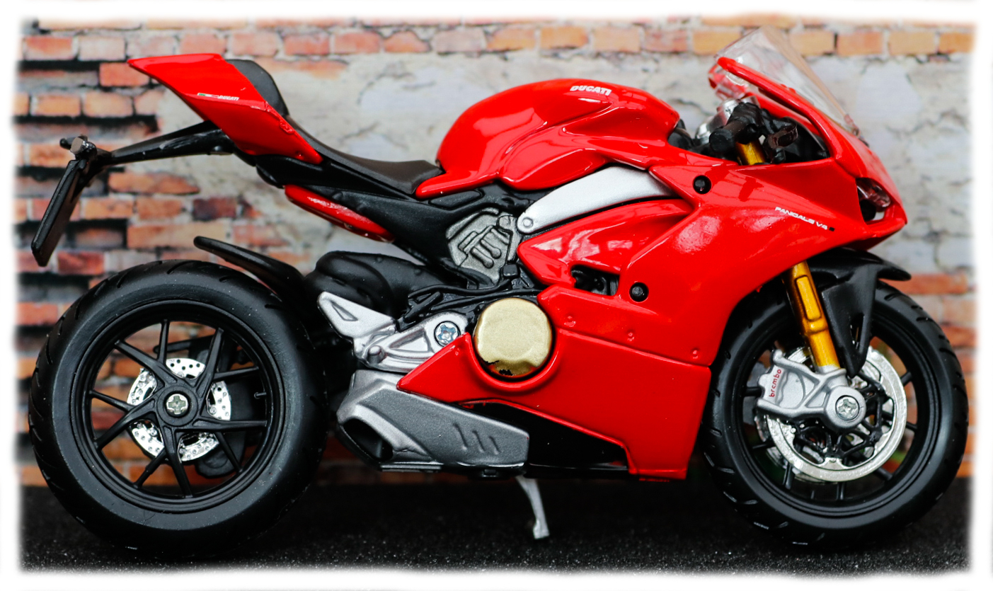 Bburago Ducati Panigale V4