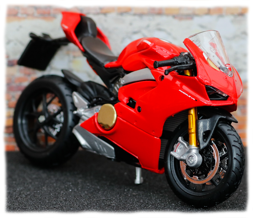Bburago 1:18 Ducati Panigale V4 Red Diecast Model Motorcycle – 2020 Limited Edition – New In Box