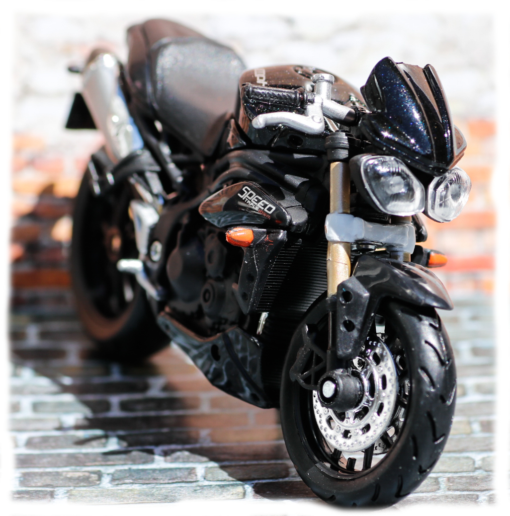Bburago Triumph Speed Triple 2011