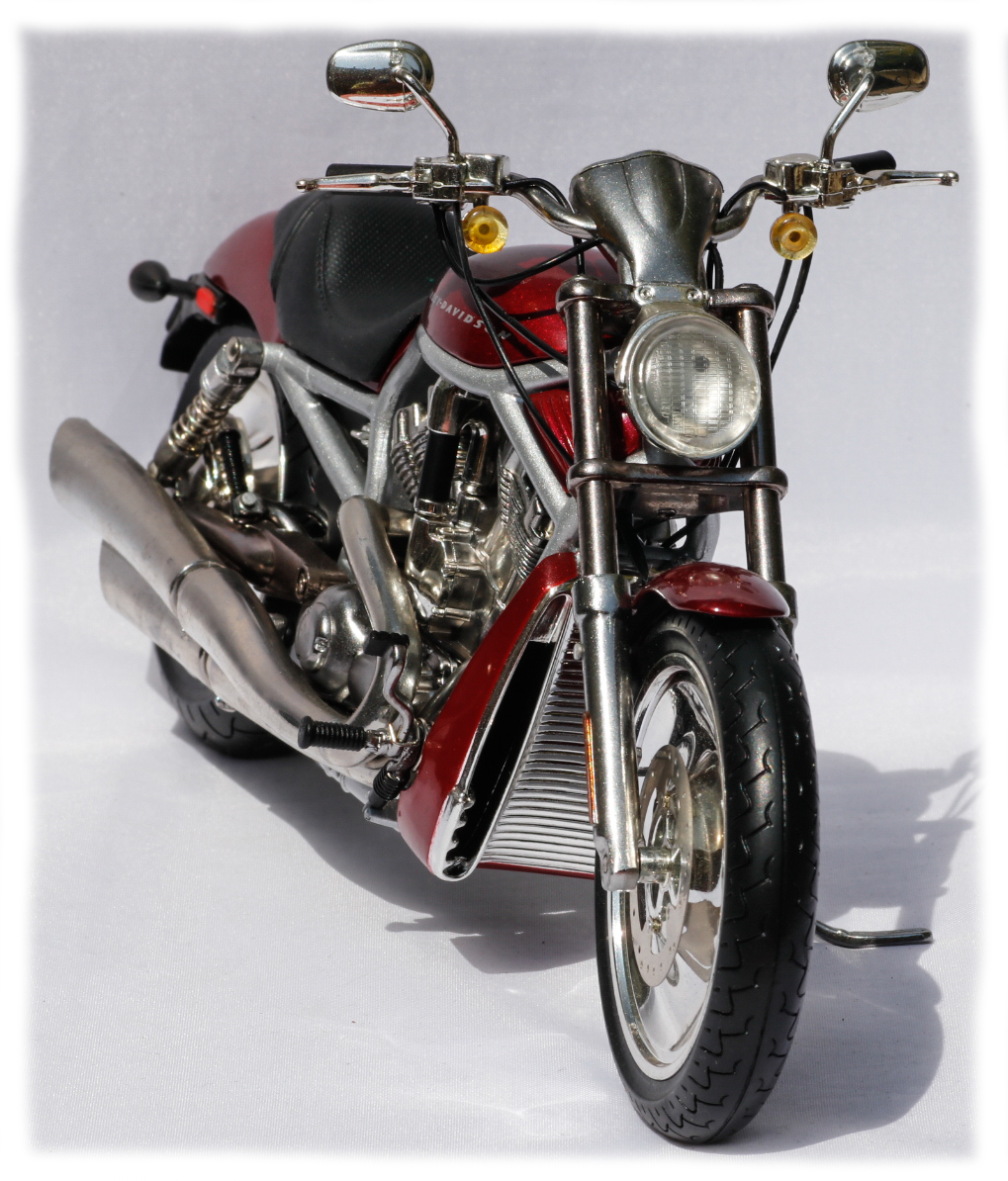 ERTL Harley Davidson V-Rod