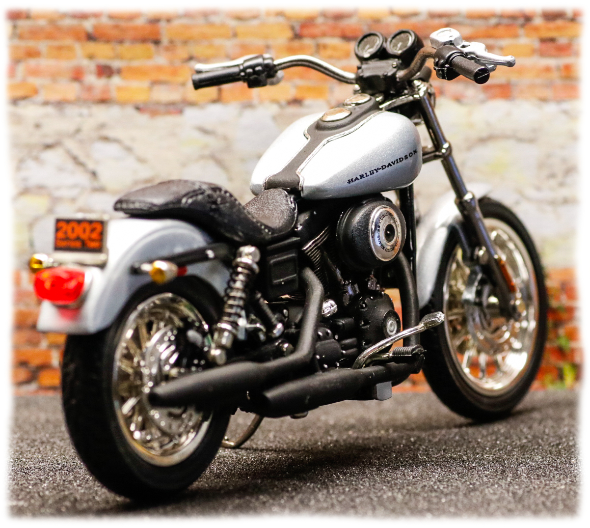 ERTL Harley Davidson Dyna Super Glide Sport 2002