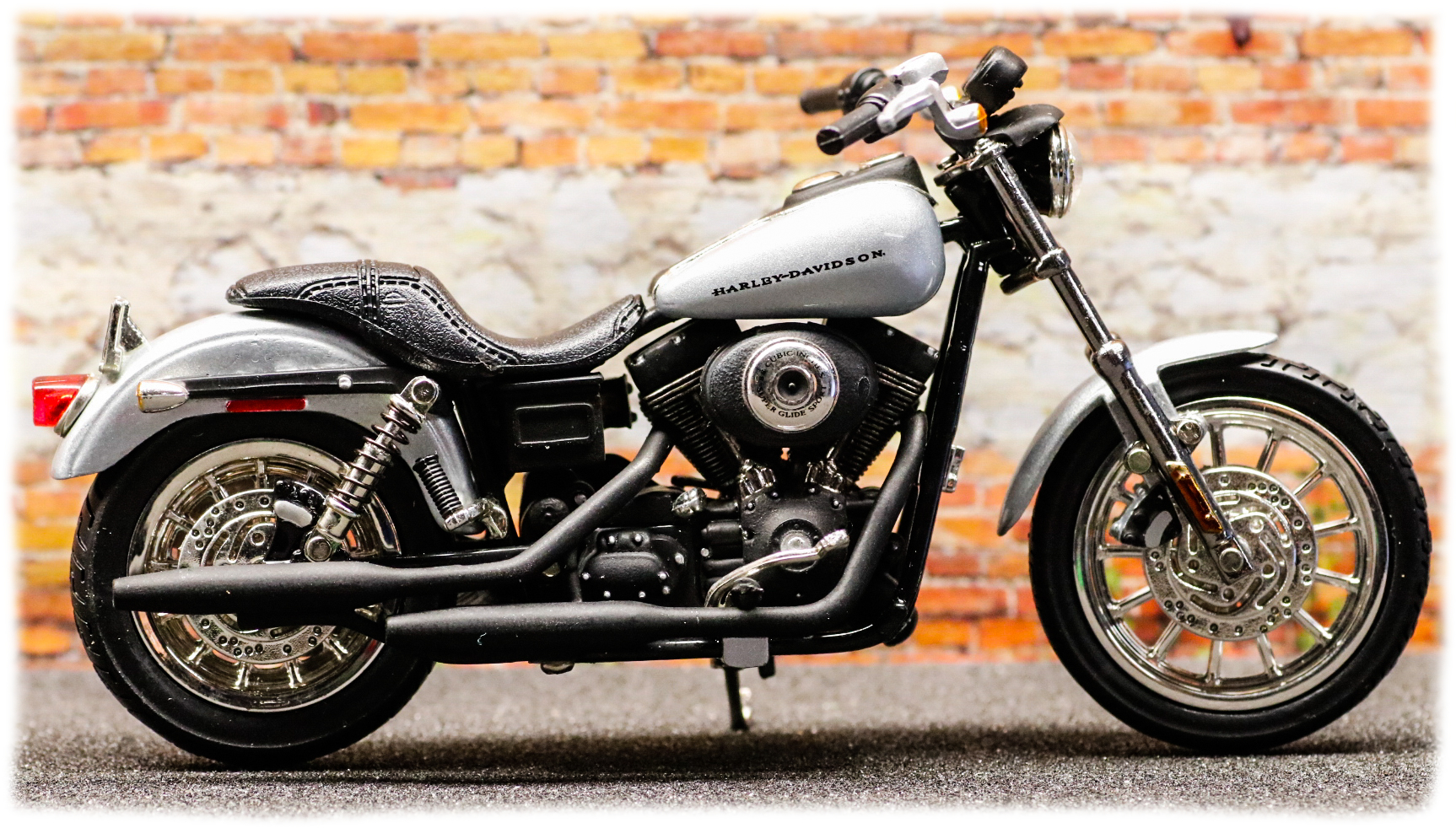 ERTL Harley Davidson Dyna Super Glide Sport 2002