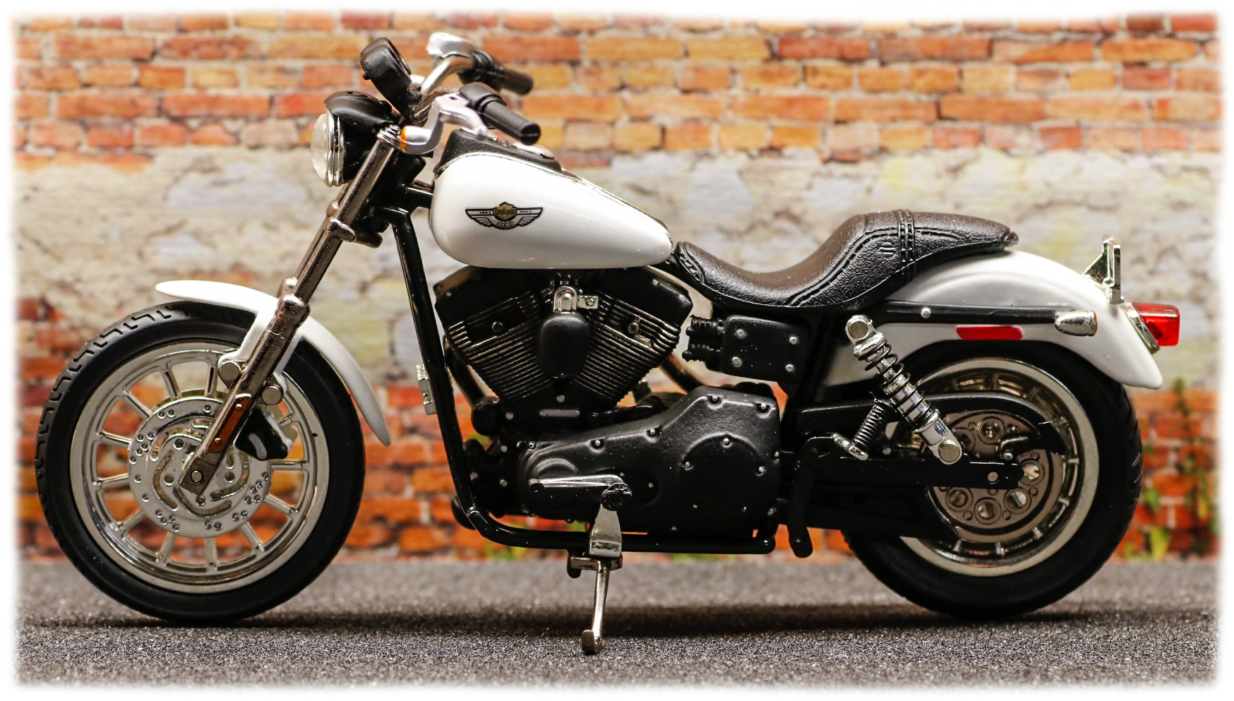 ERTL Harley Davidson Dyna Super Glide Sport 2003