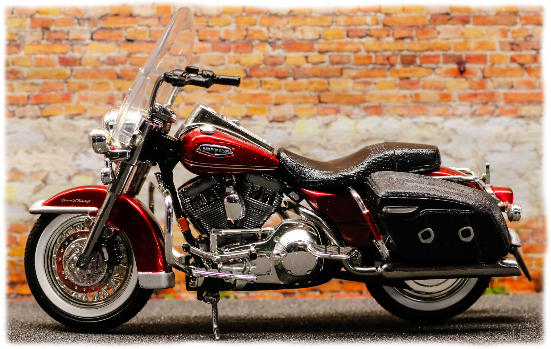 ERTL Harley Davidson Road King Classic 2004