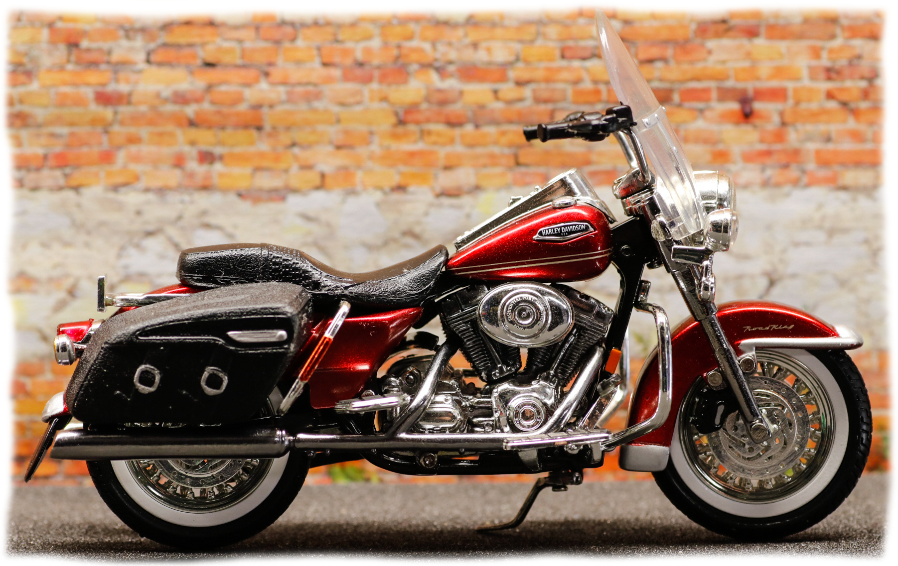 ERTL Harley Davidson Road King Classic 2004