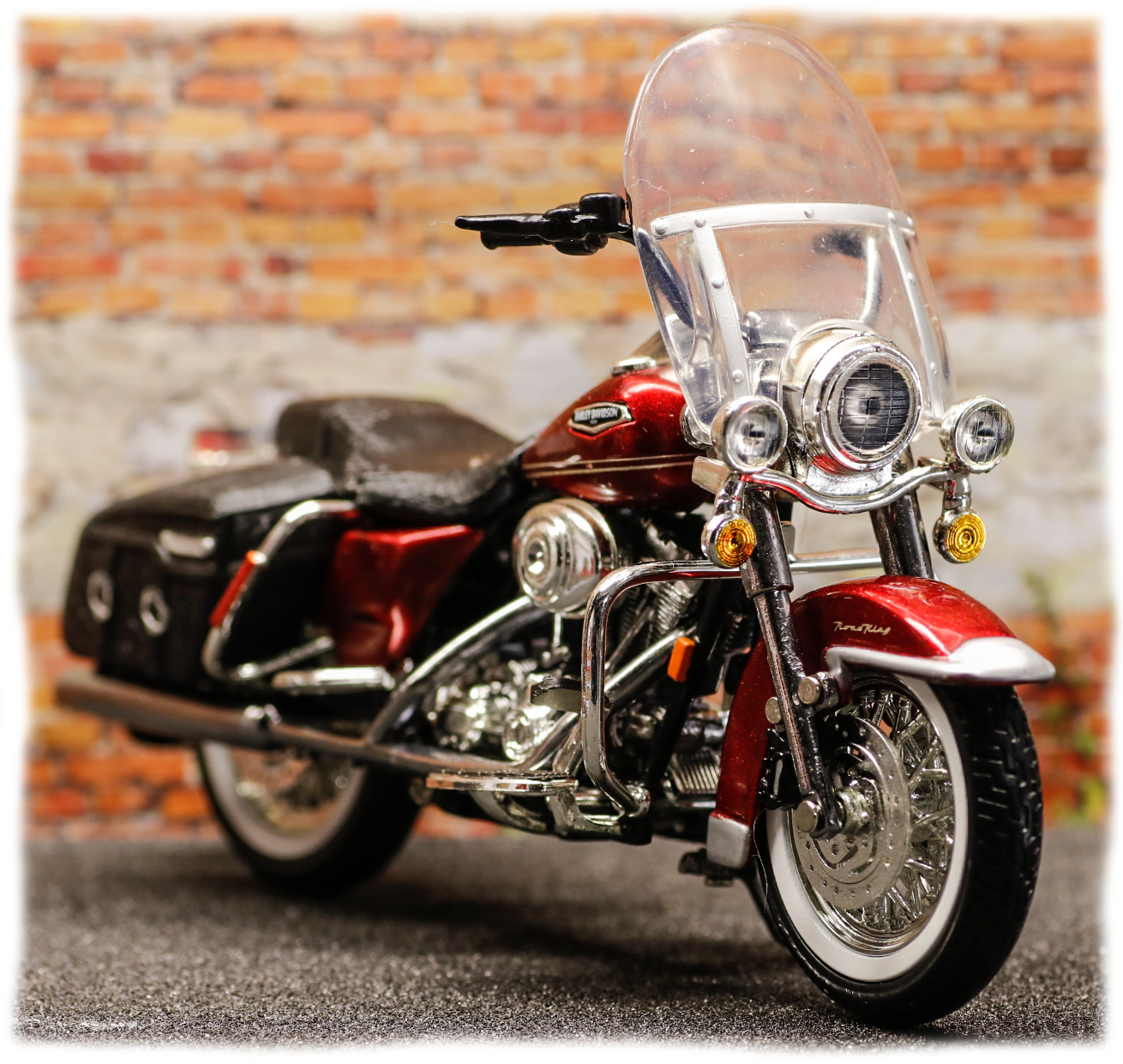 ERTL Harley Davidson Road King Classic 2004