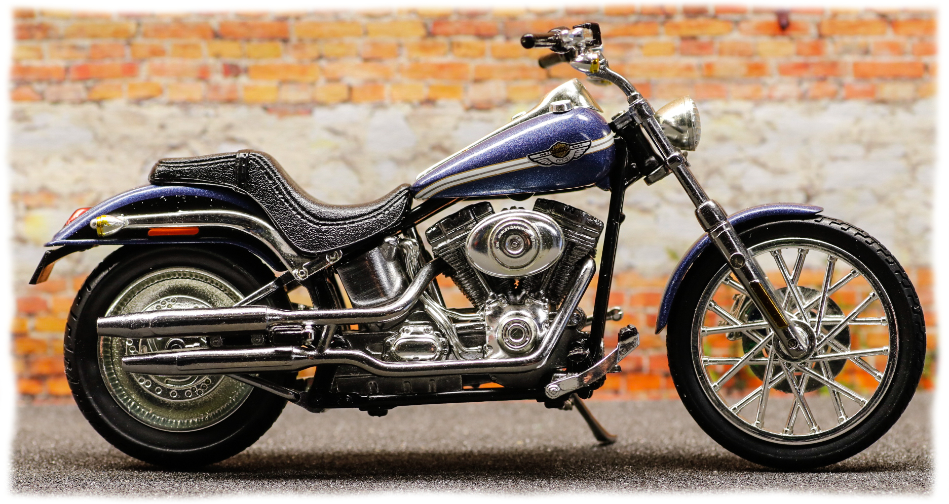 ERTL Harley Davidson Softail Deuce 2003