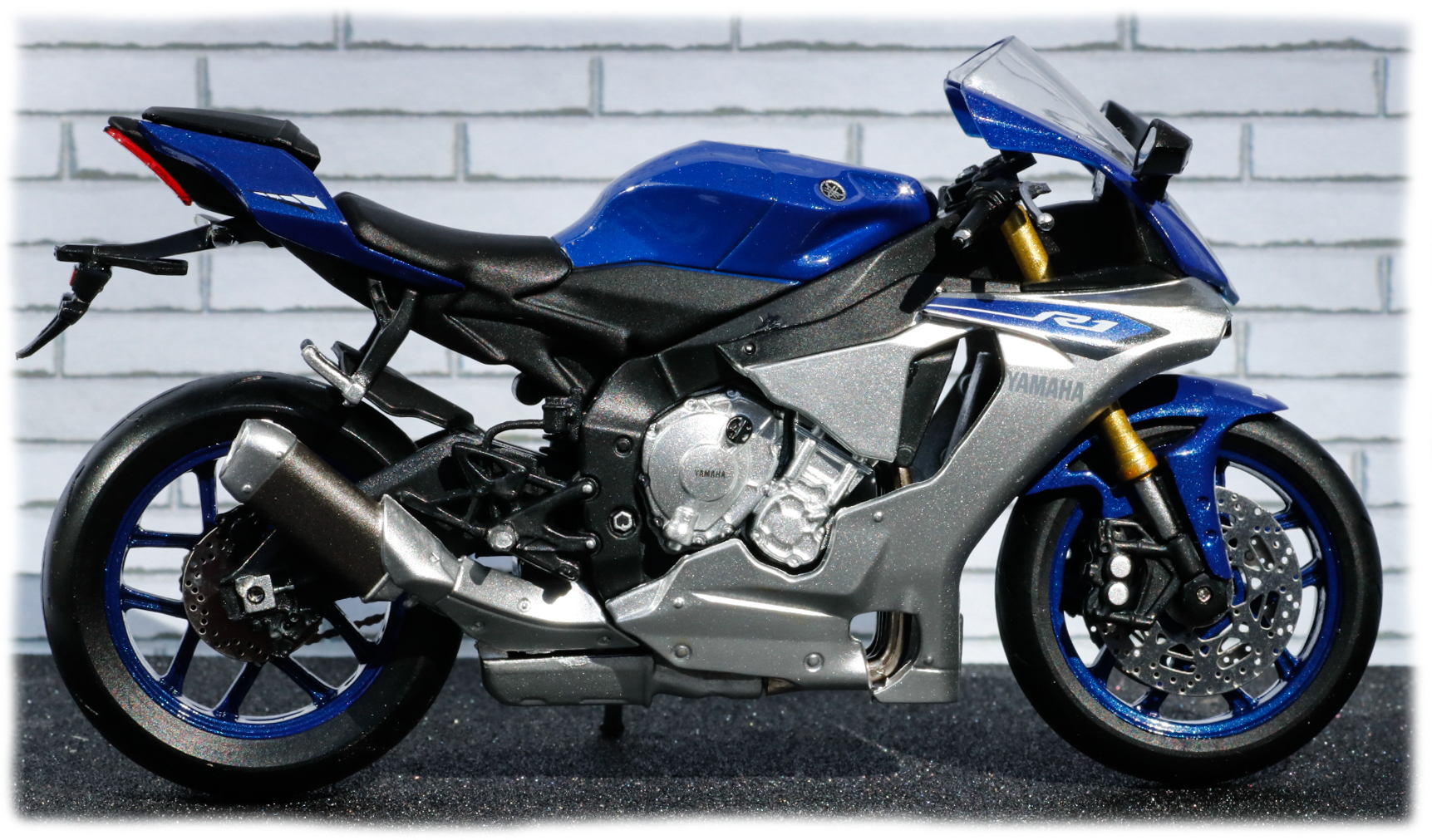 Hachette Yamaha YZF R1