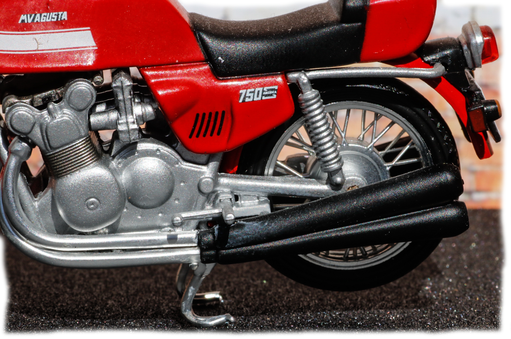 IXO MV Agusta 750S America