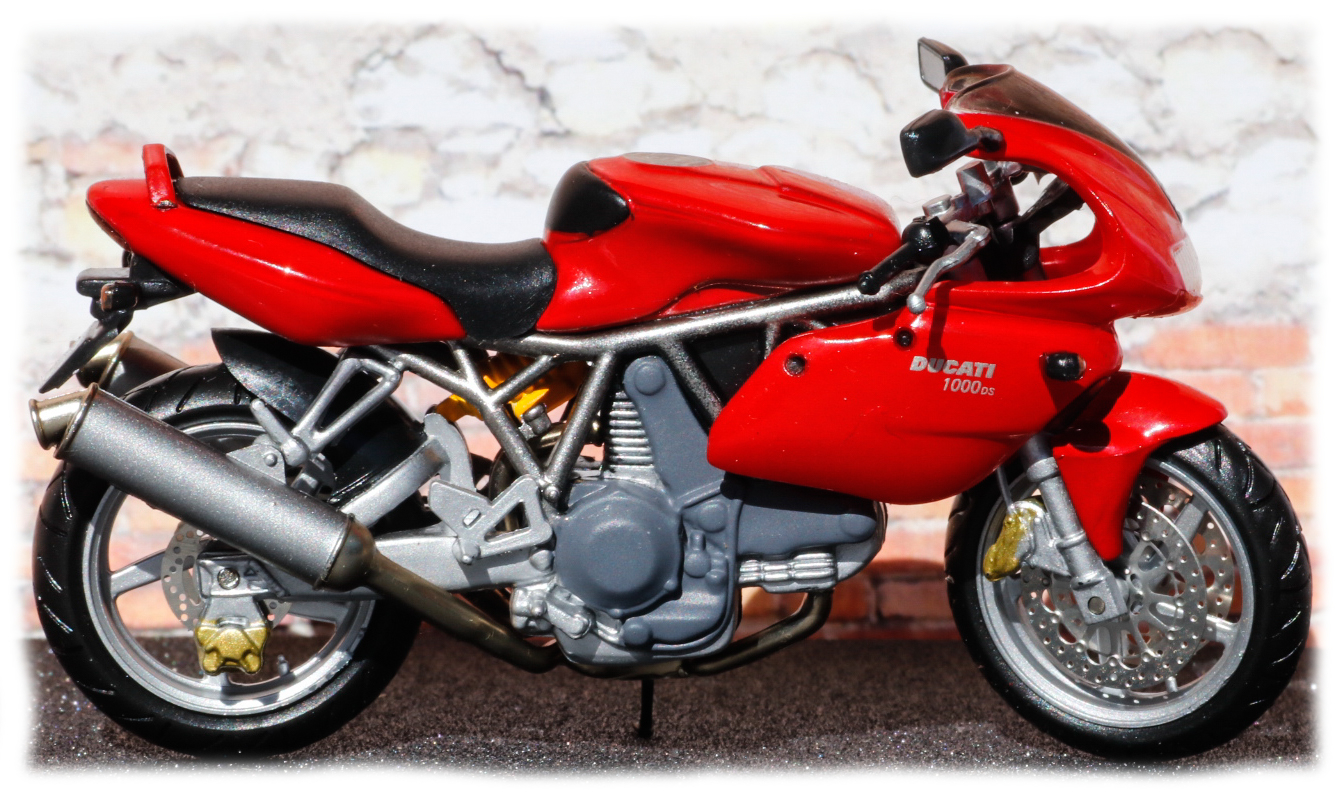 IXO Ducati 1000DS