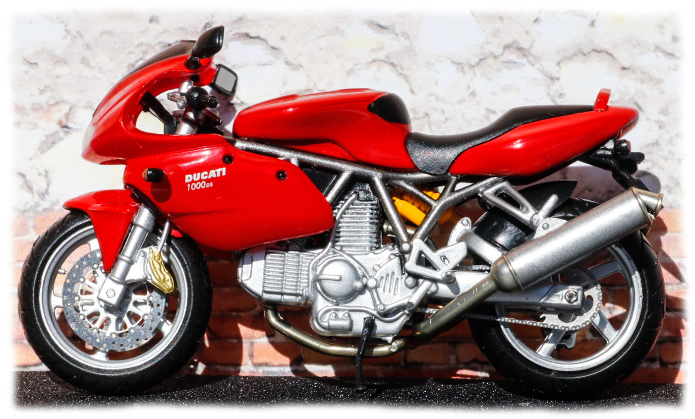 IXO Ducati 1000DS