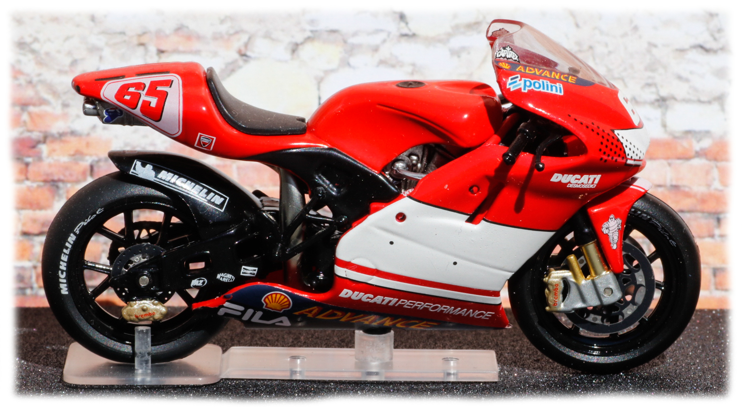 IXO Ducati Desmosedici Loris Capirossi