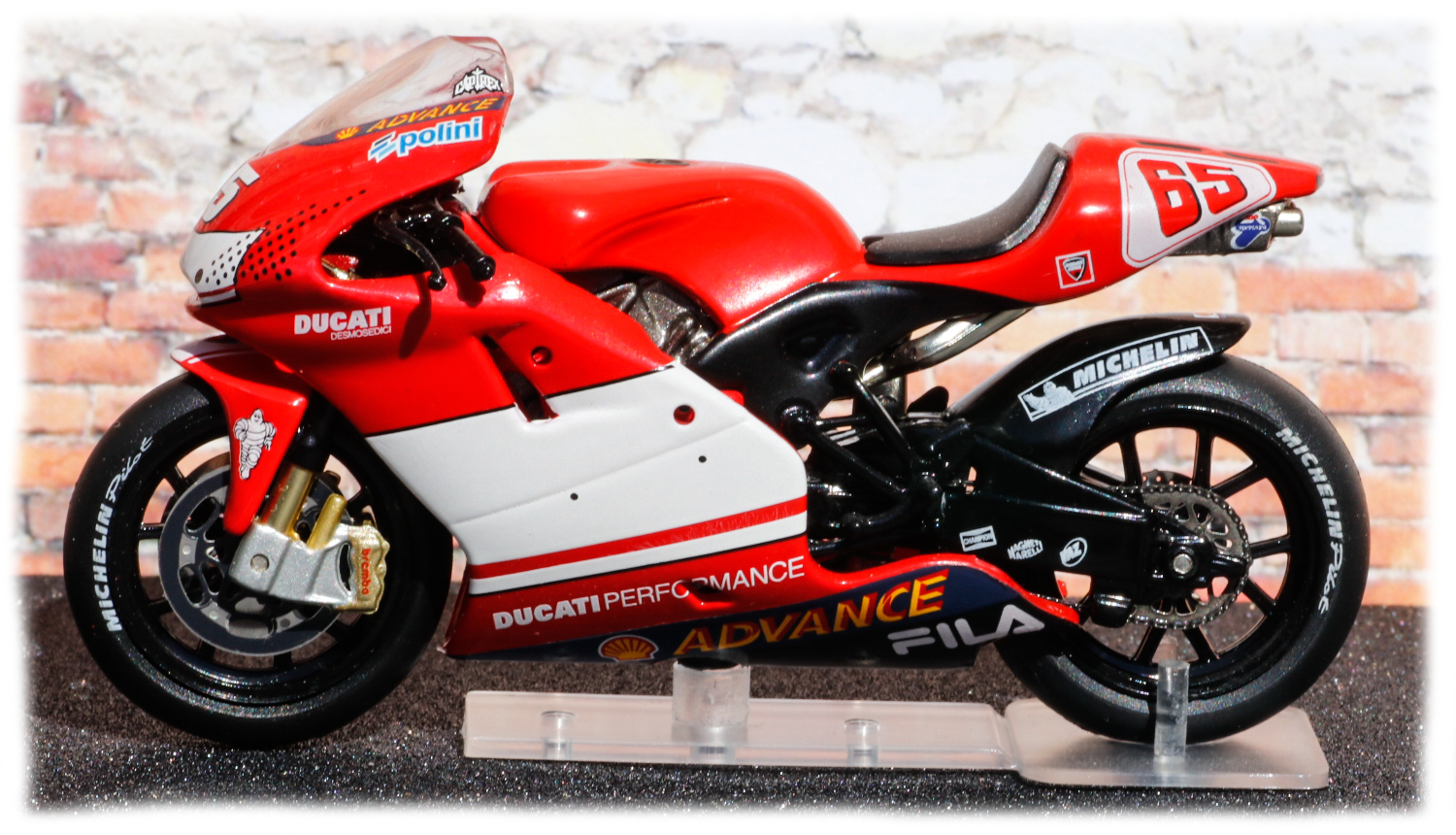 IXO Ducati Desmosedici Loris Capirossi