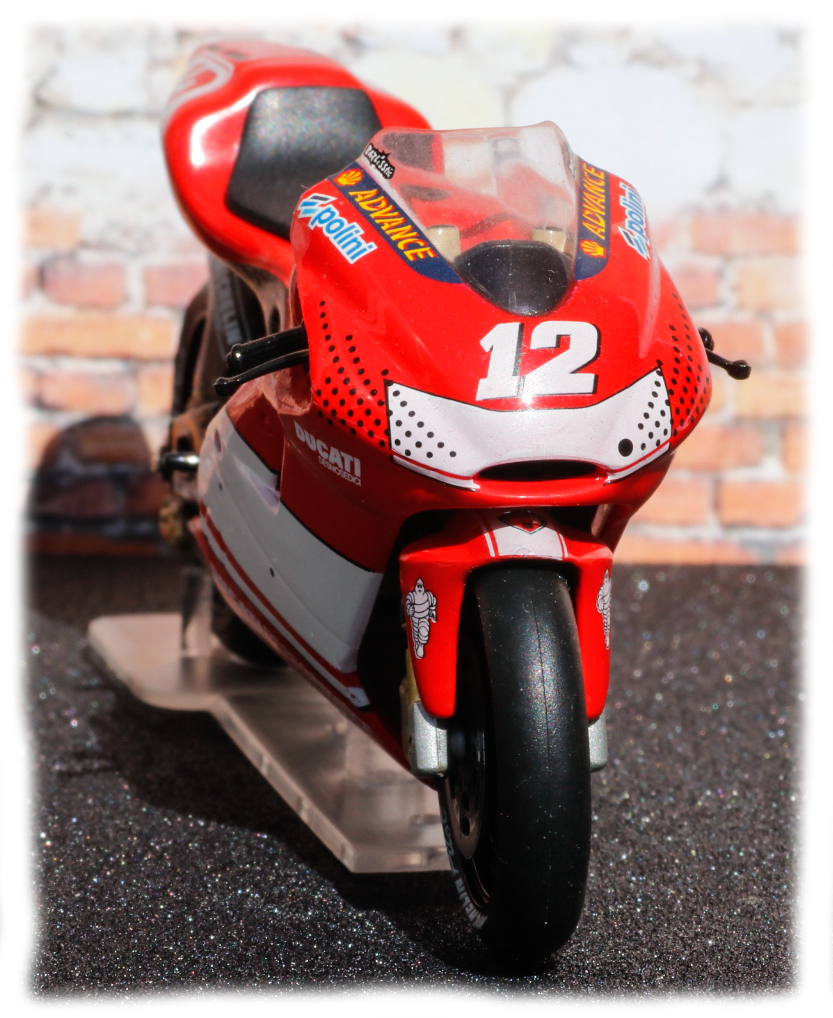 IXO Ducati Desmosedici Troy Bayliss