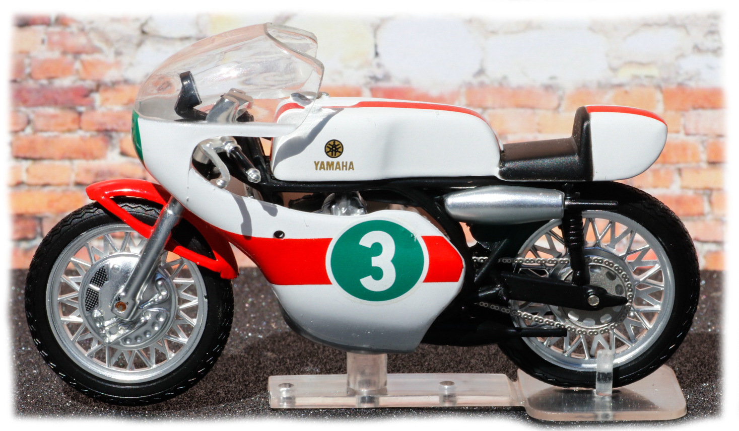 IXO Yamaha RD05 250 Phil Read