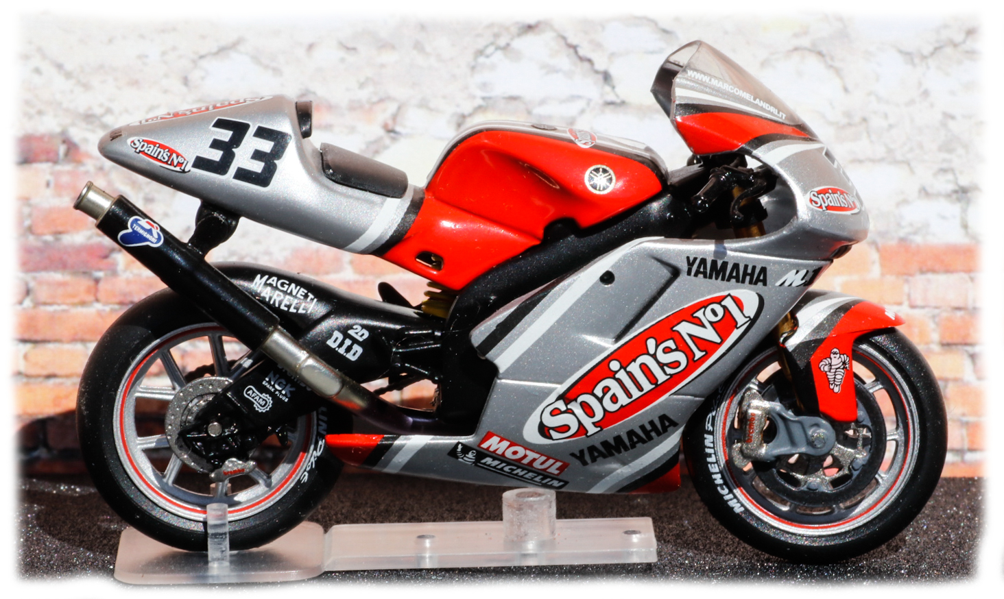 IXO Yamaha YZR-M1 Marco Melandri