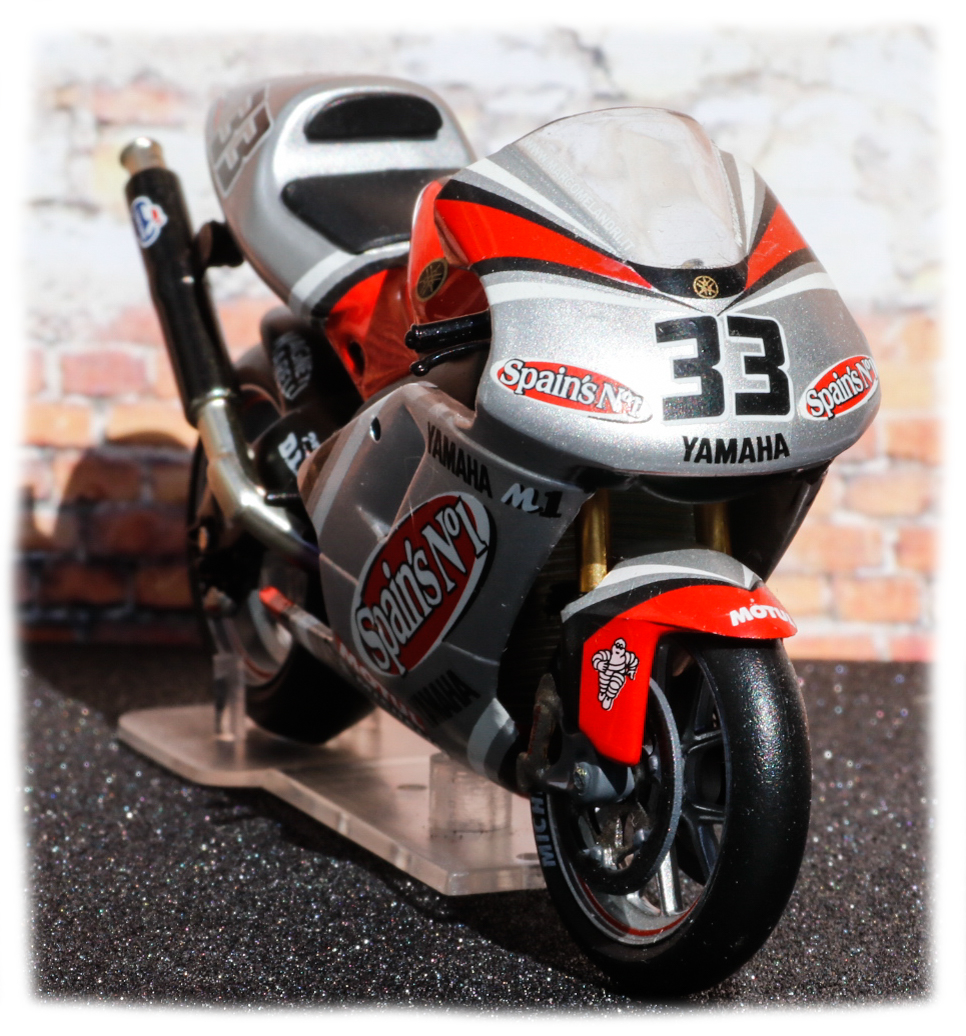 IXO Yamaha YZR-M1 Marco Melandri