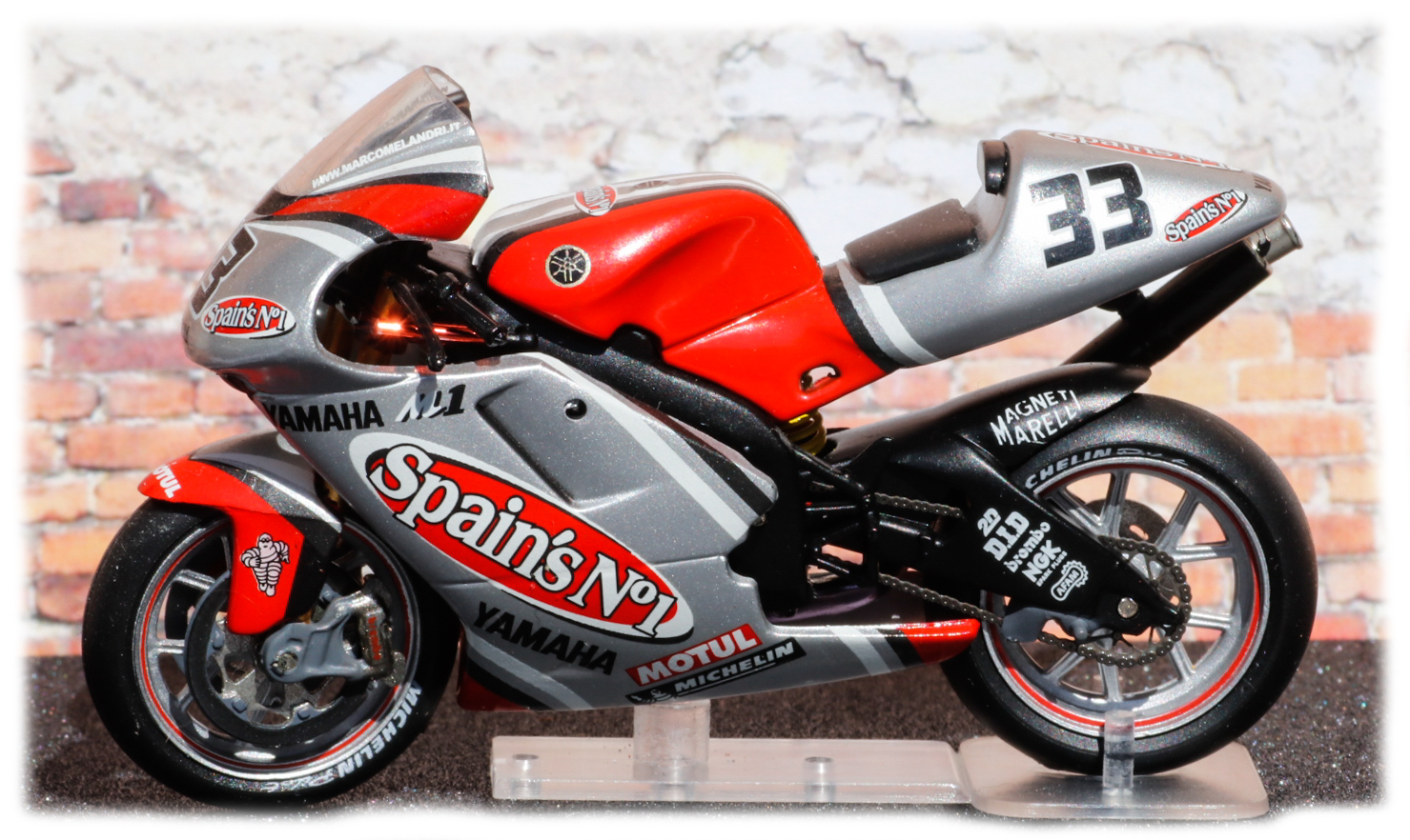 IXO Yamaha YZR-M1 Marco Melandri