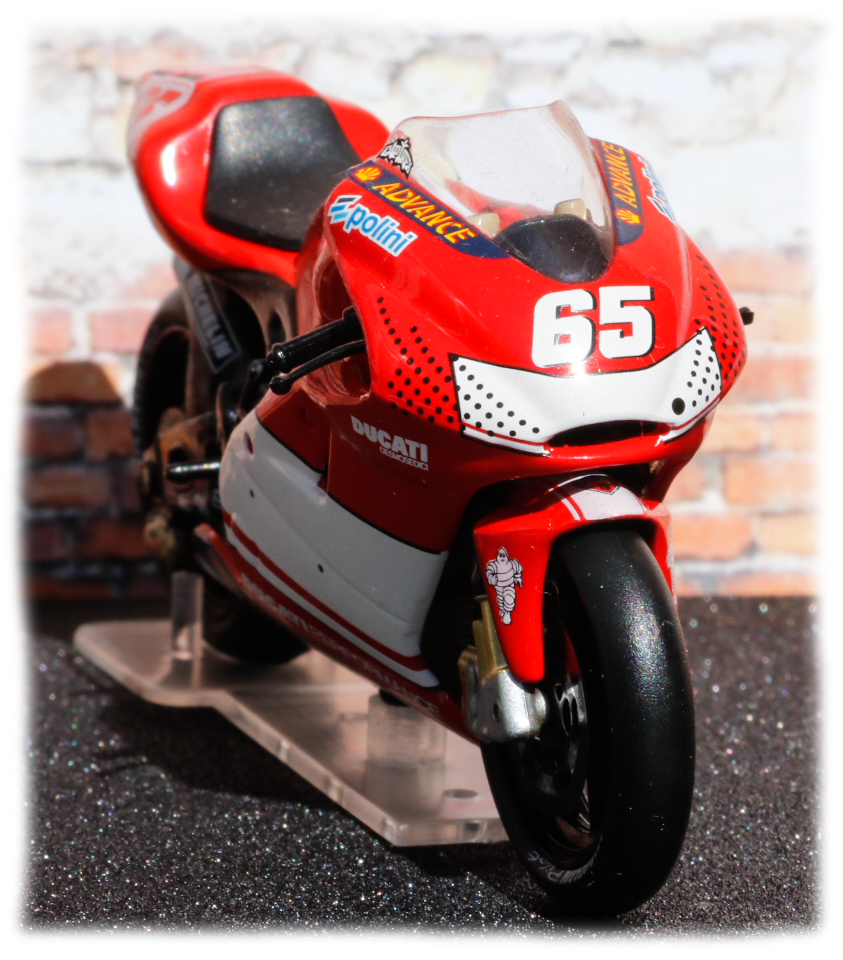 IXO Ducati Desmosedici Loris Capirossi