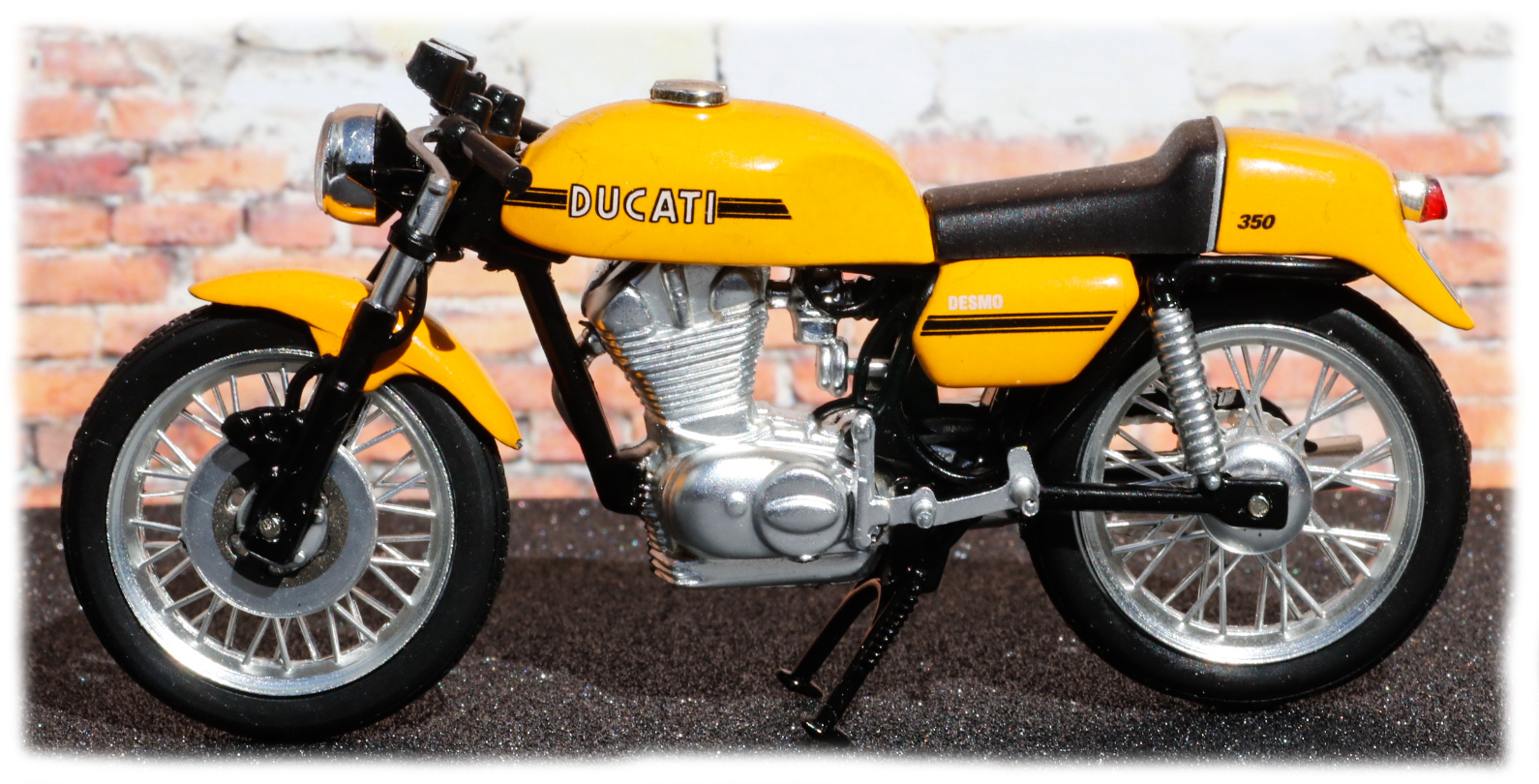 IXO Ducati 350 Mk3 Desmo