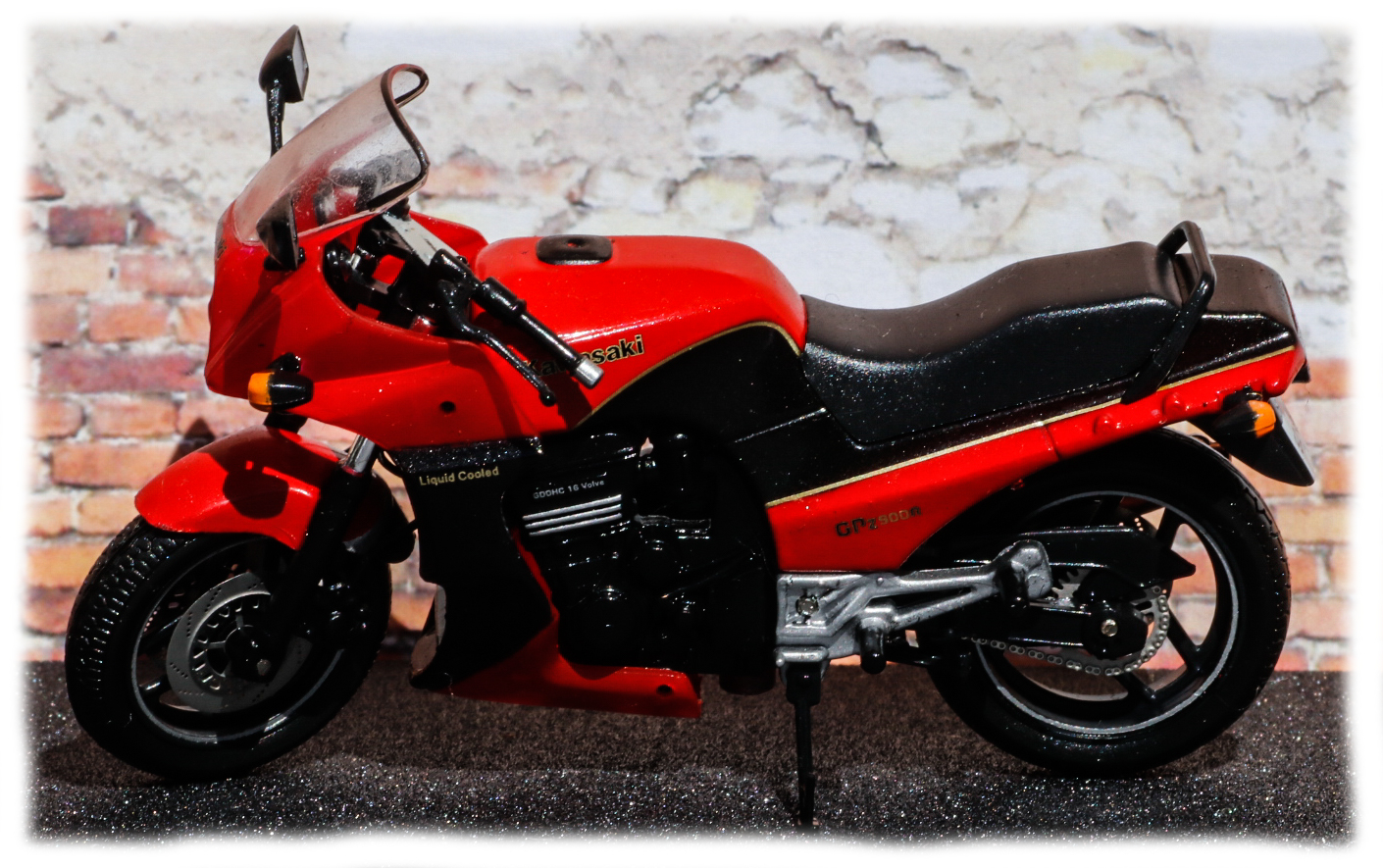 IXO Kawasaki GPZ900R Ninja