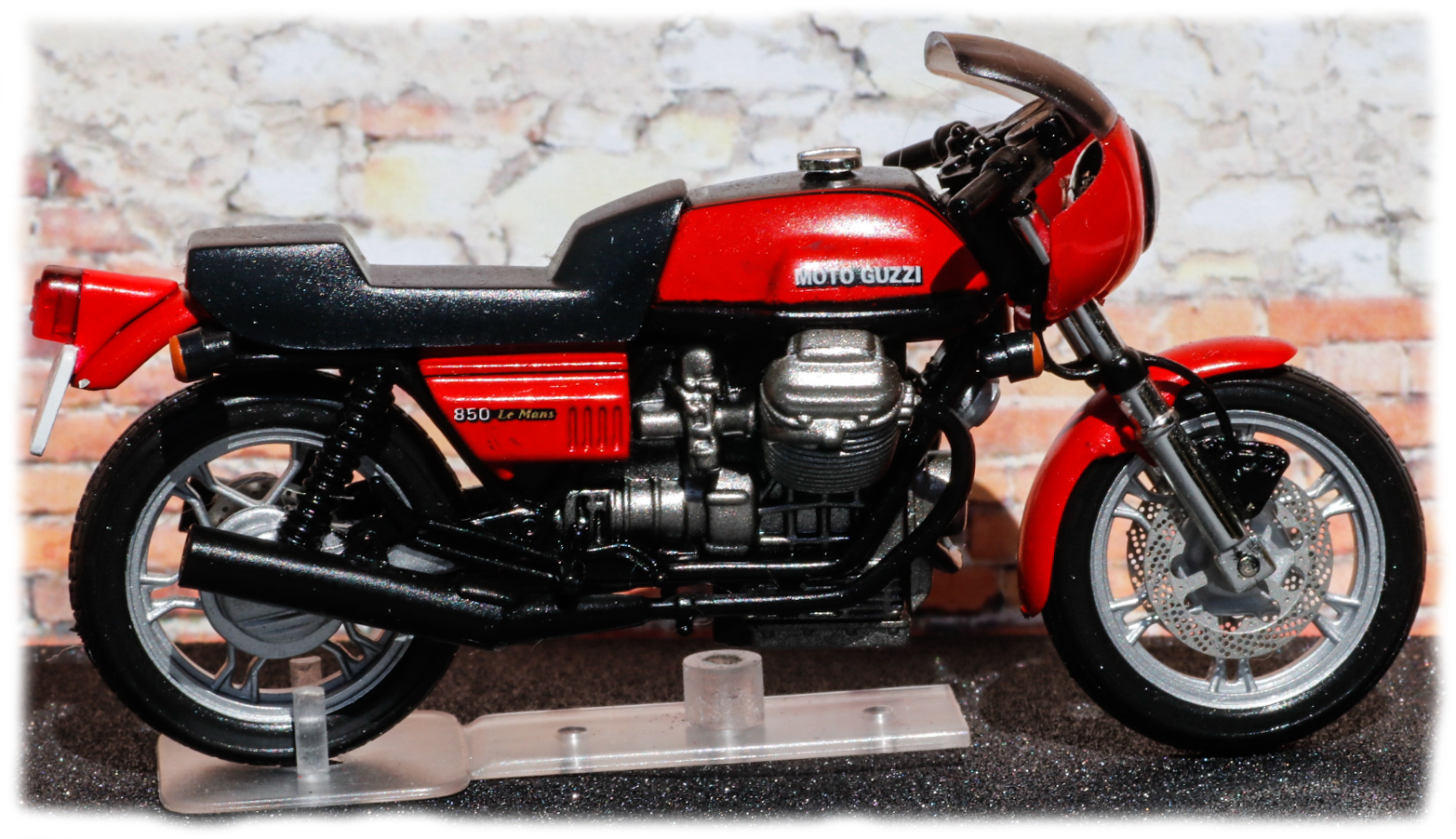 IXO Moto Guzzi Le Mans