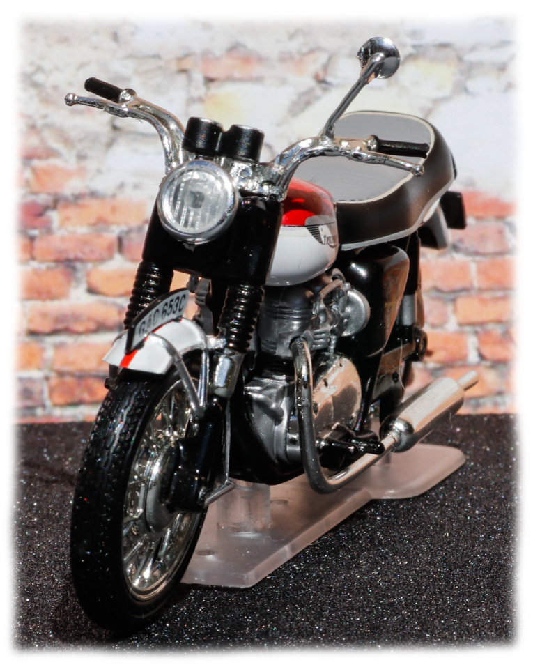 IXO Triumph T120 Bonneville
