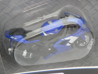 kid connection Yamaha R1