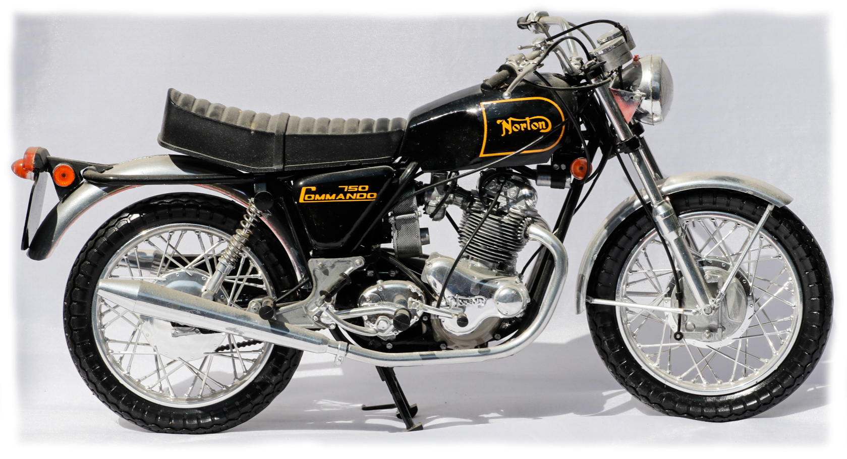 Airfix Norton Commando 750