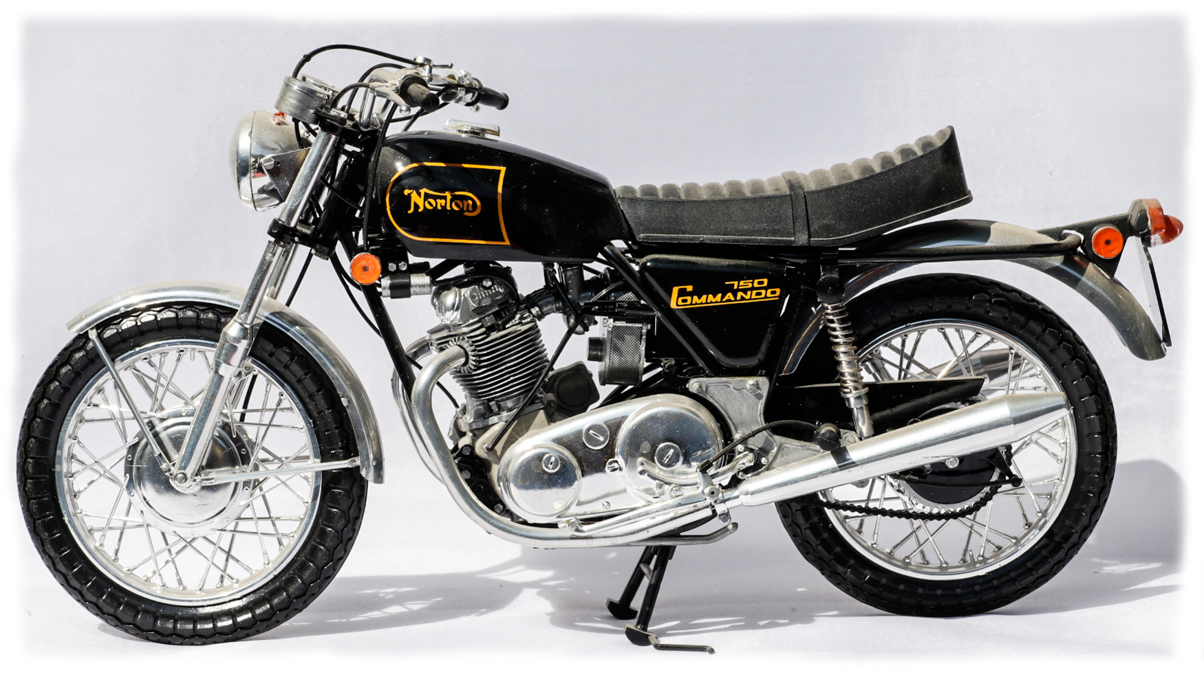 Airfix Norton Commando 750