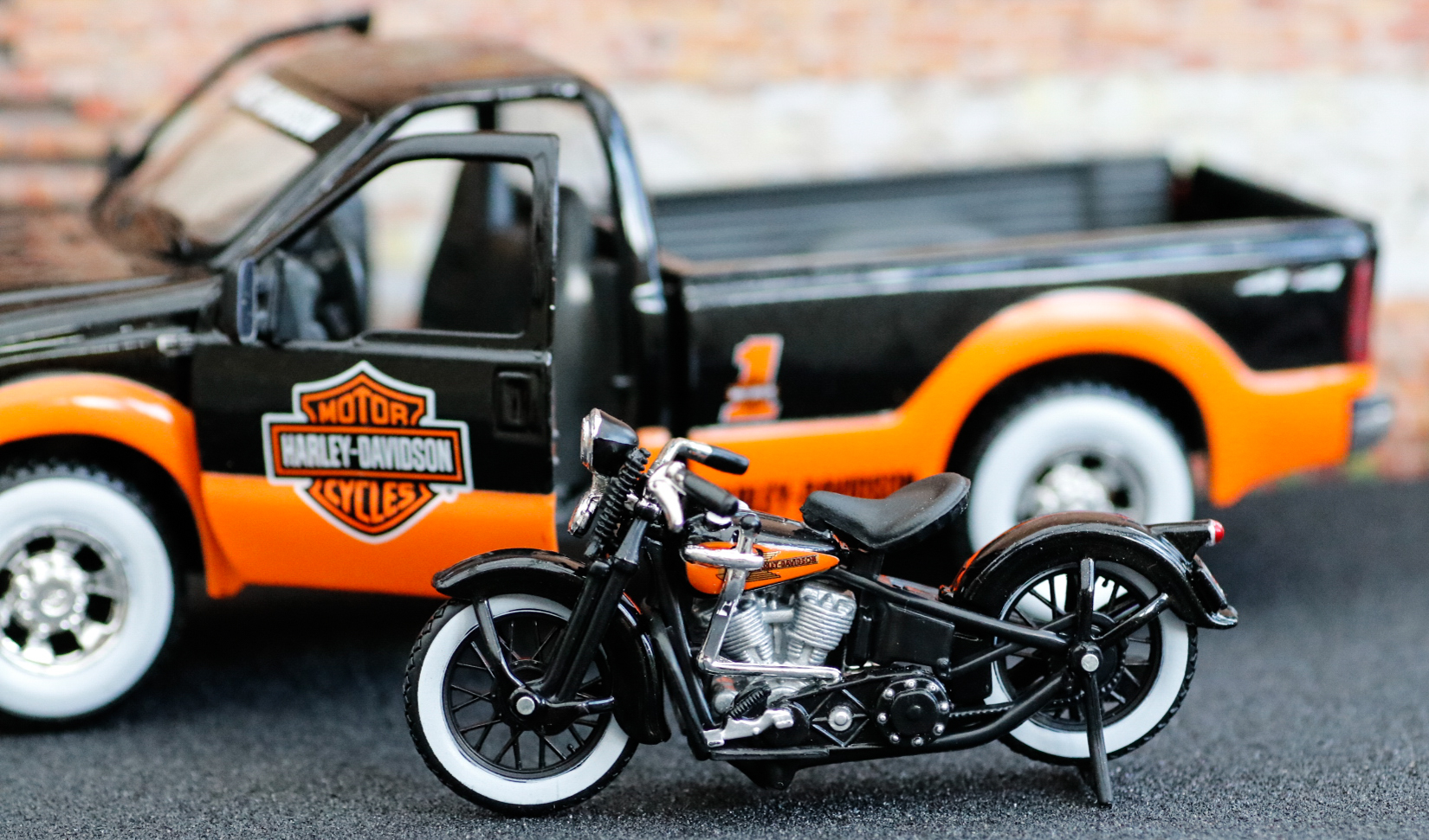 Maisto Harley Davidson Ford F350 and EL Knucklehead