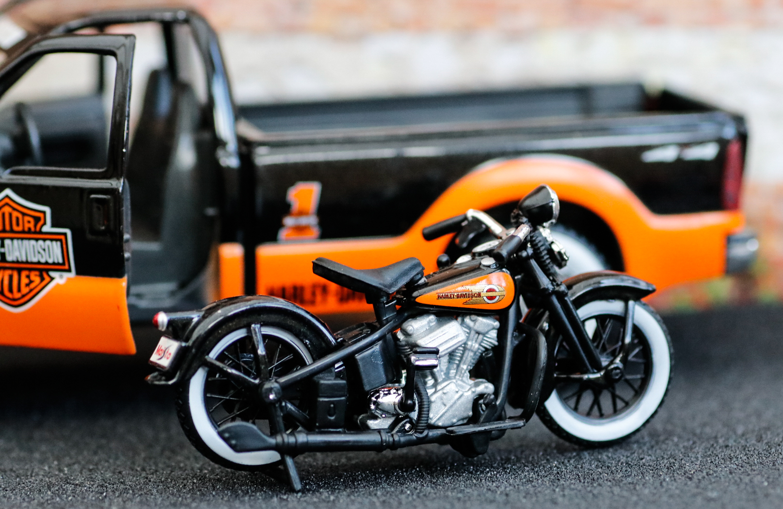 Maisto Harley Davidson Ford F350 and EL Knucklehead