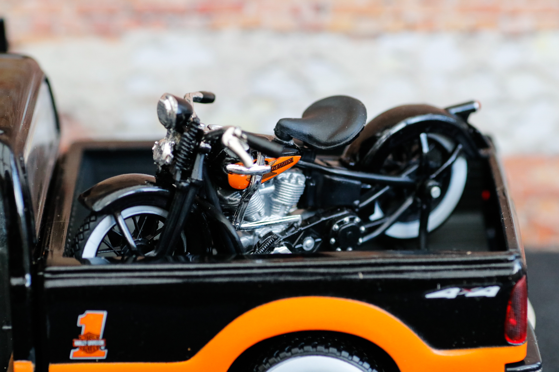 Maisto Harley Davidson Ford F350 and EL Knucklehead