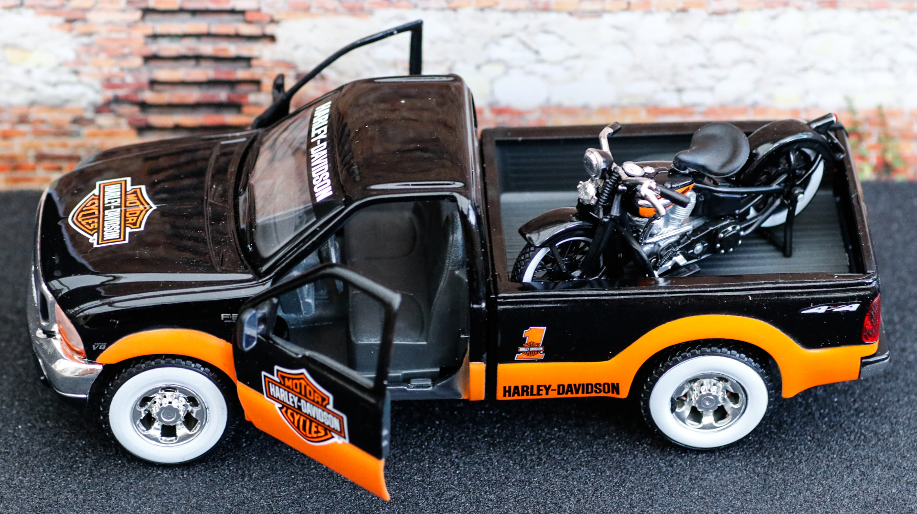 Maisto Harley Davidson Ford F350 and EL Knucklehead