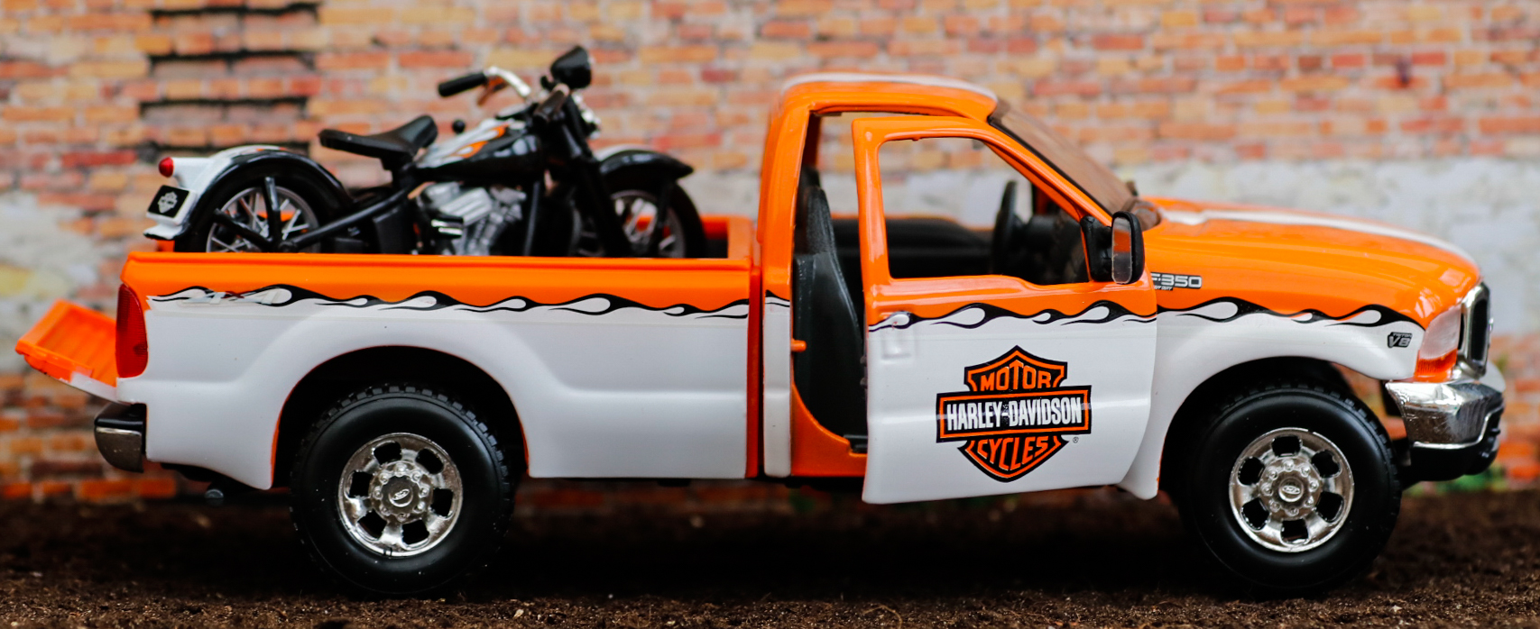 Maisto Harley Davidson Ford F350 and EL Knucklehead