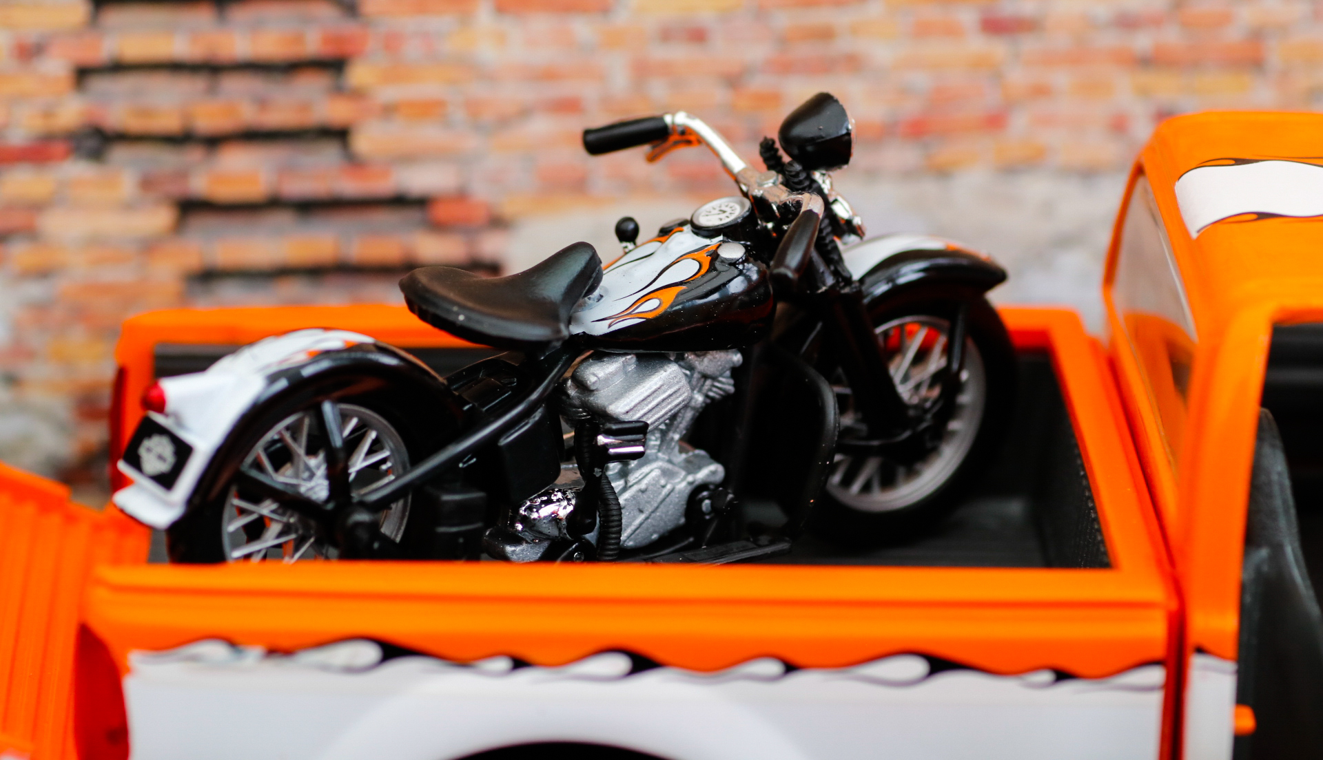 Maisto Harley Davidson Ford F350 and EL Knucklehead