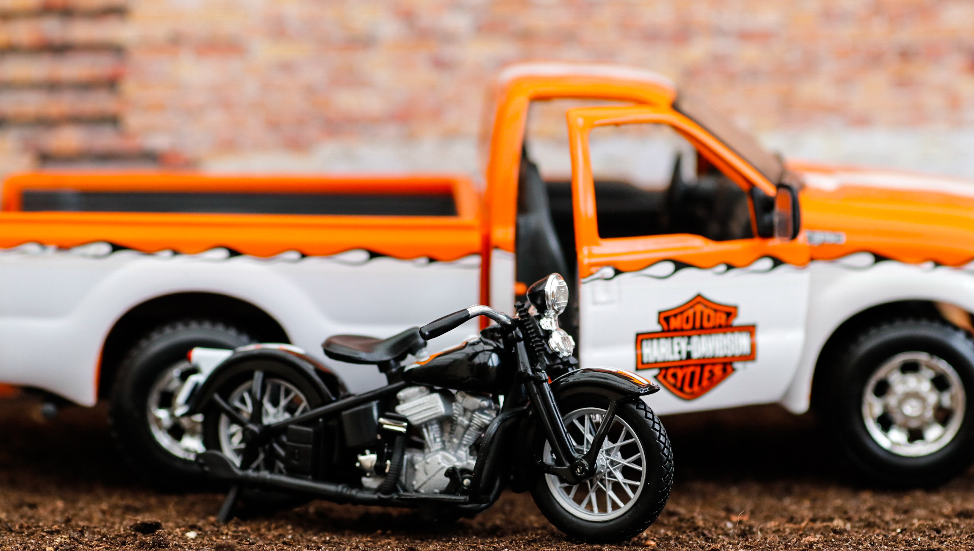 Maisto Harley Davidson Ford F350 and EL Knucklehead