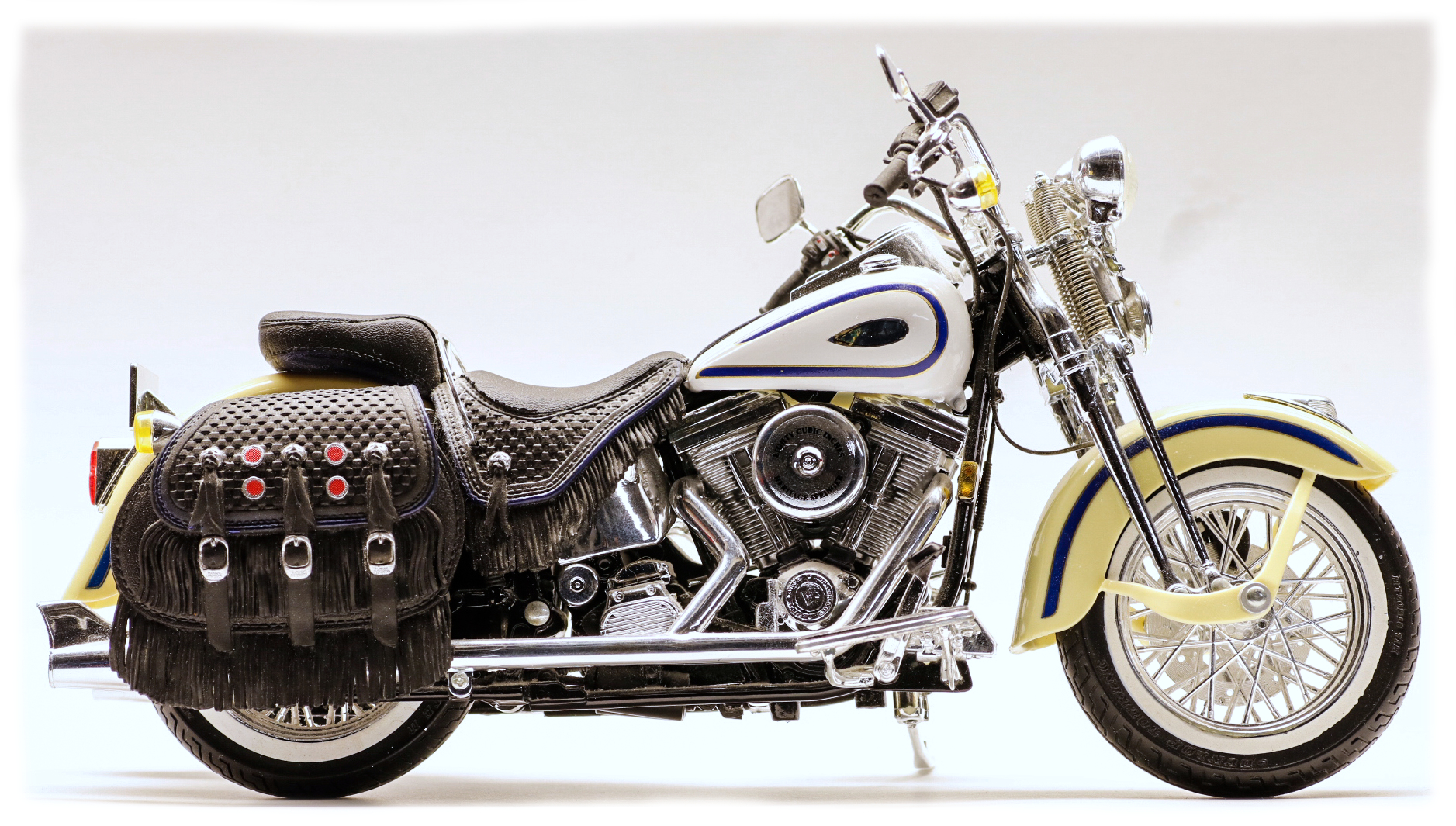 Maisto Harley Davidson FLSTS Heritage Springer