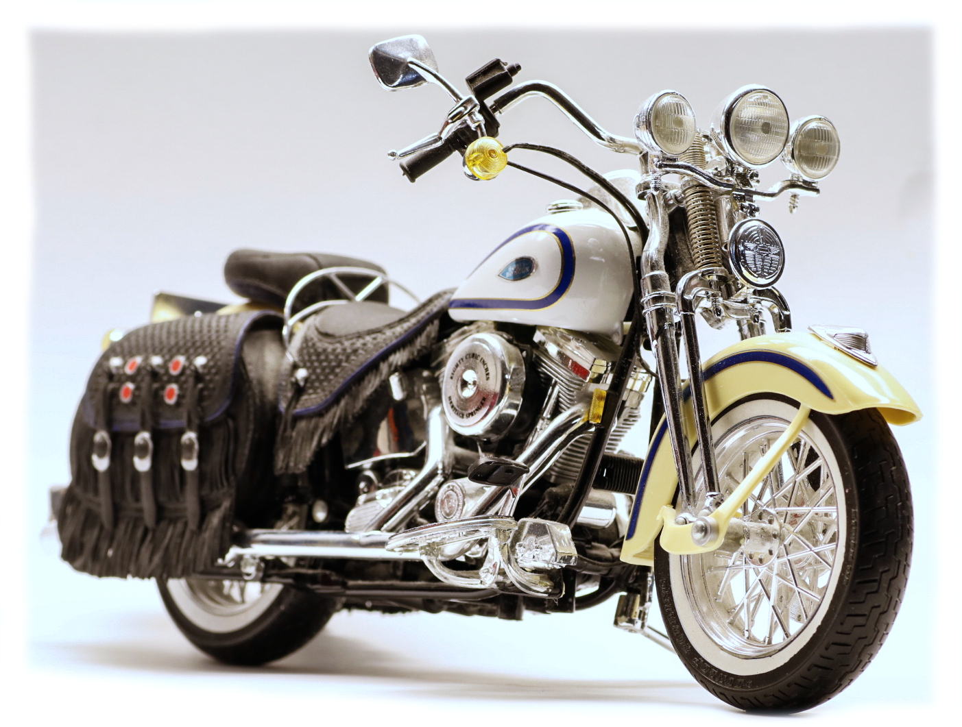 Maisto Harley Davidson FLSTS Heritage Springer