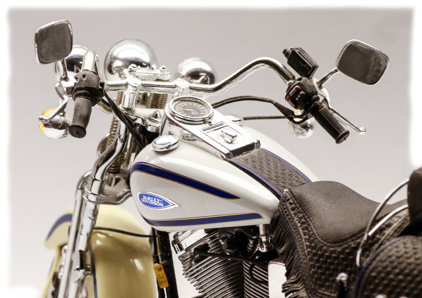 Maisto Harley Davidson FLSTS Heritage Springer