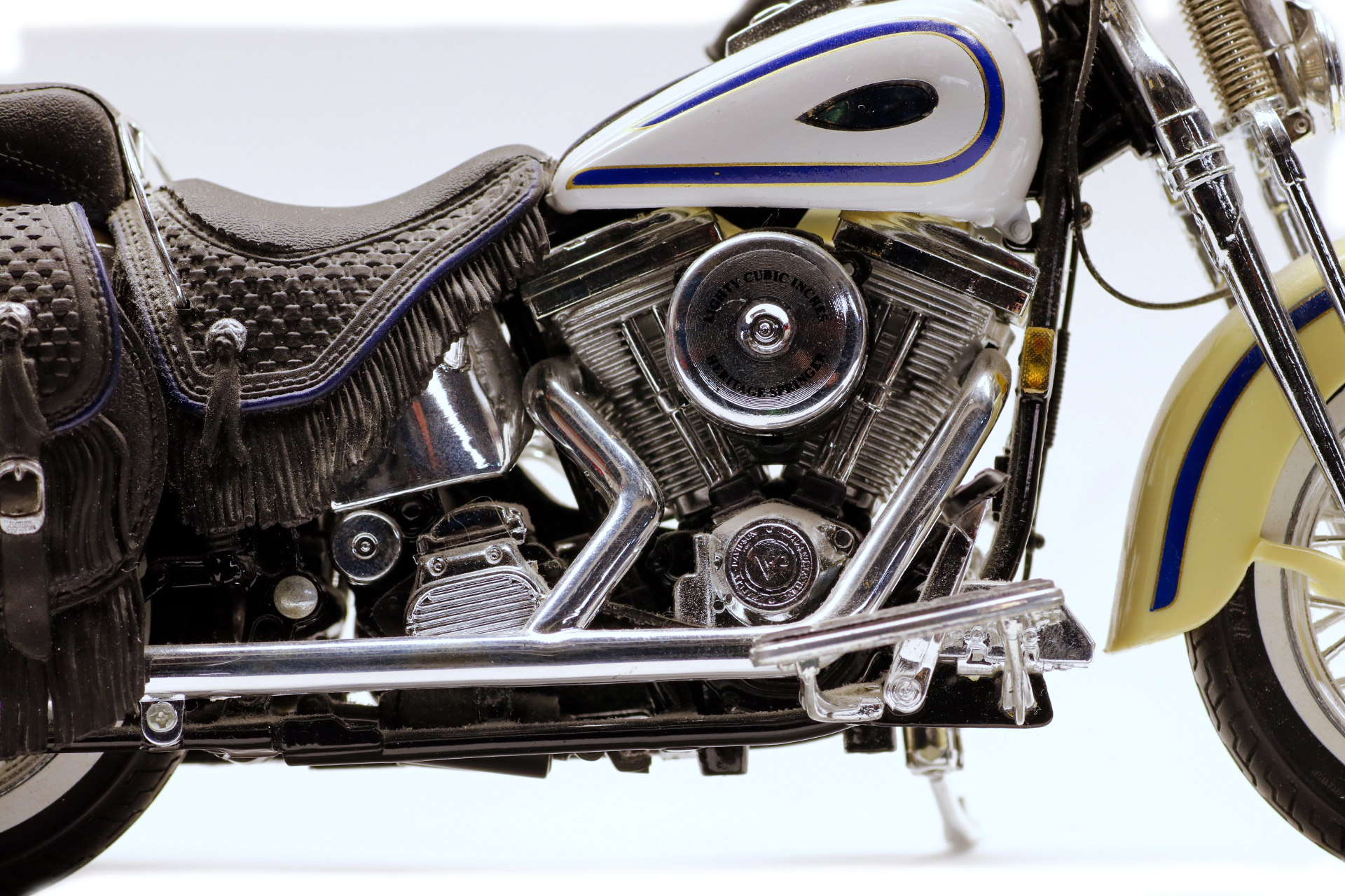 Maisto Harley Davidson FLSTS Heritage Springer