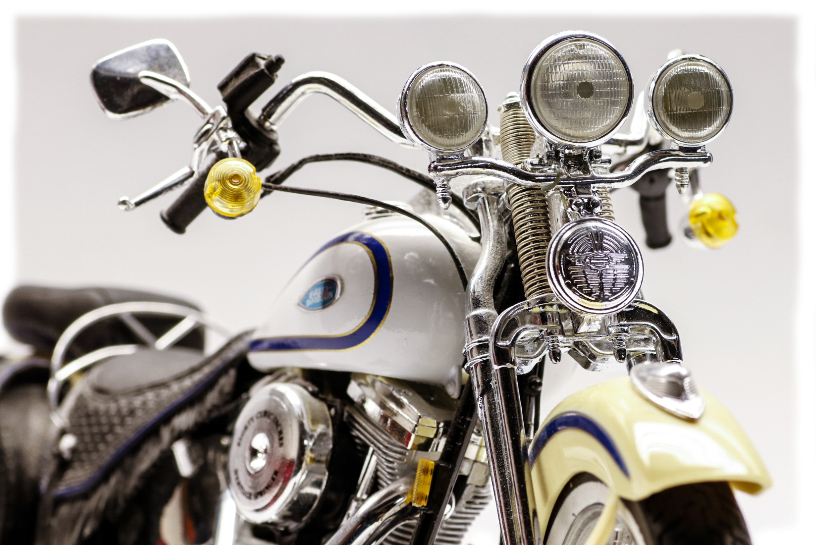 Maisto Harley Davidson FLSTS Heritage Springer