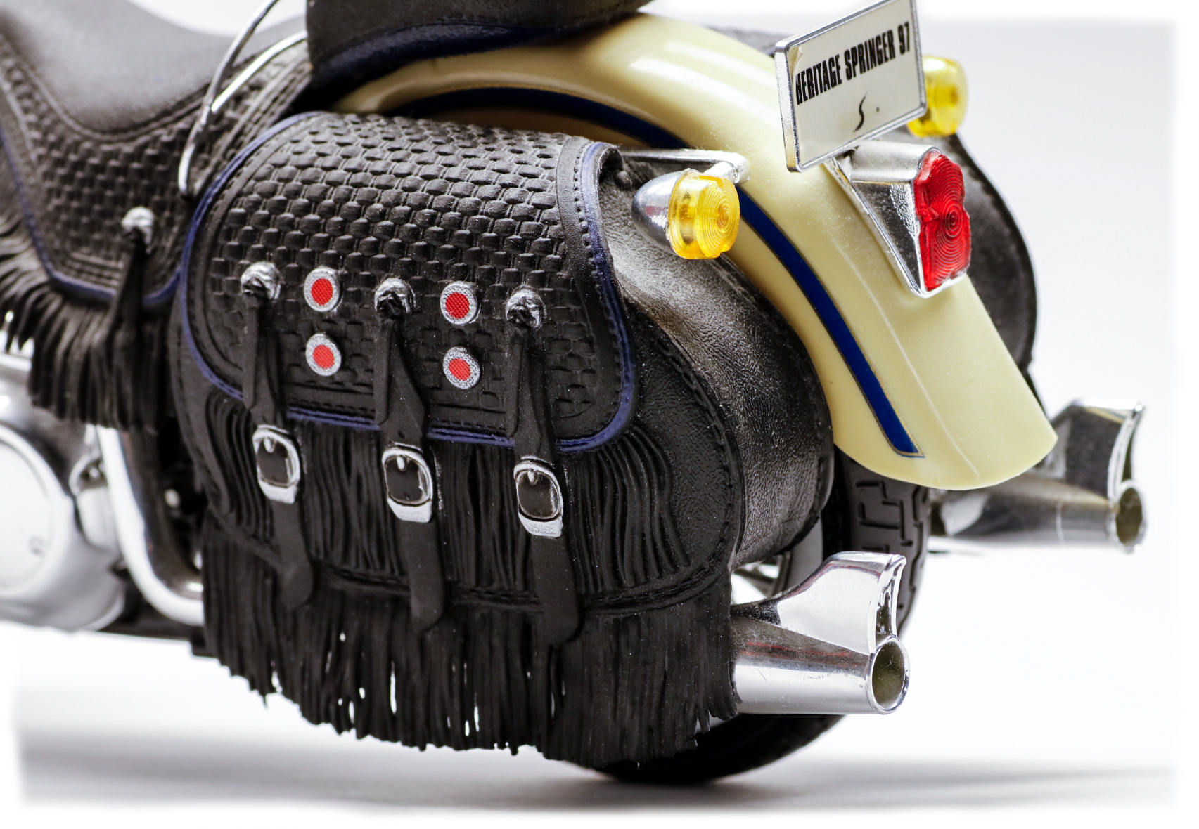 Maisto Harley Davidson FLSTS Heritage Springer