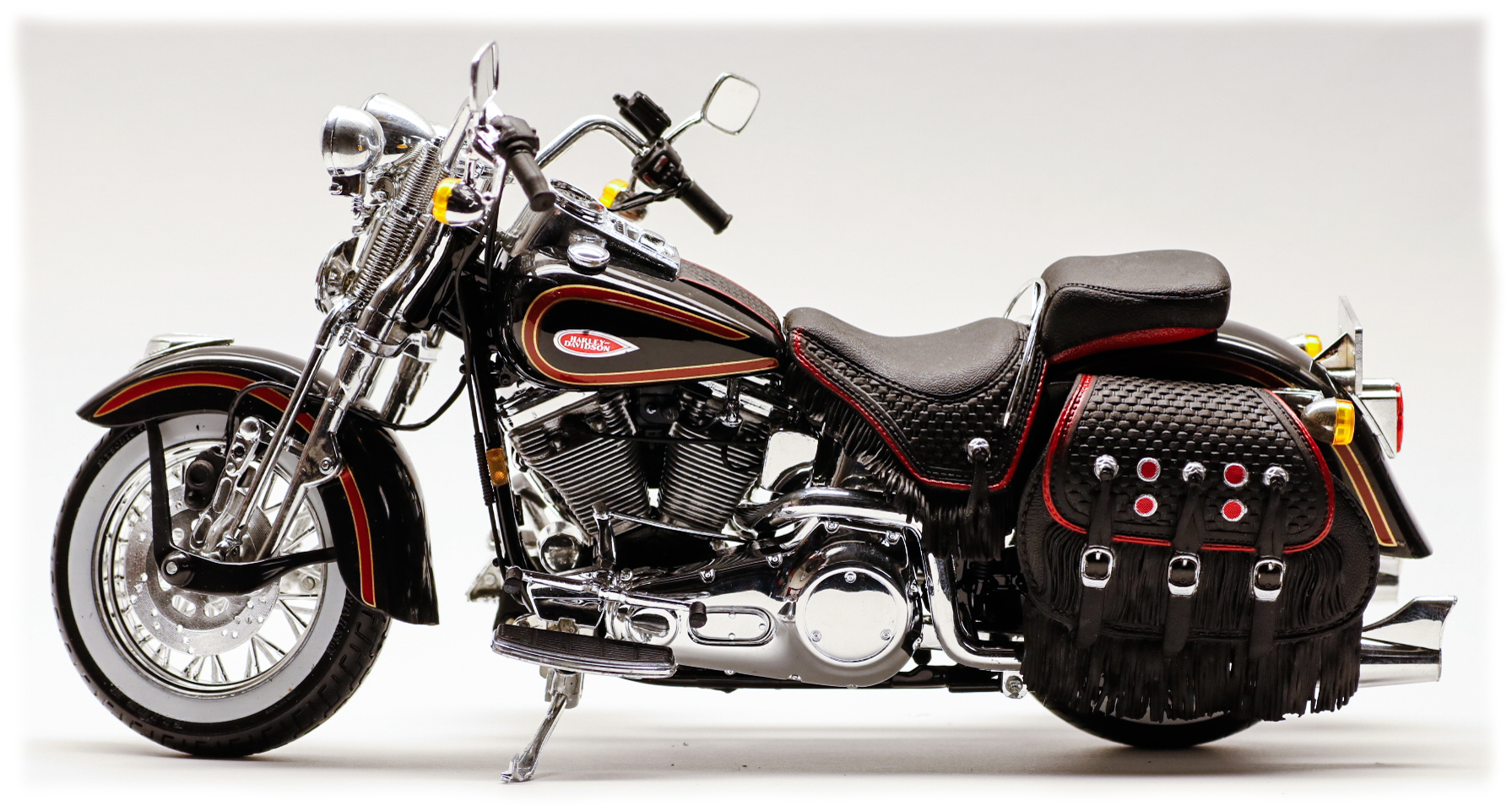 Maisto Harley Davidson FLSTS Heritage Springer 1999