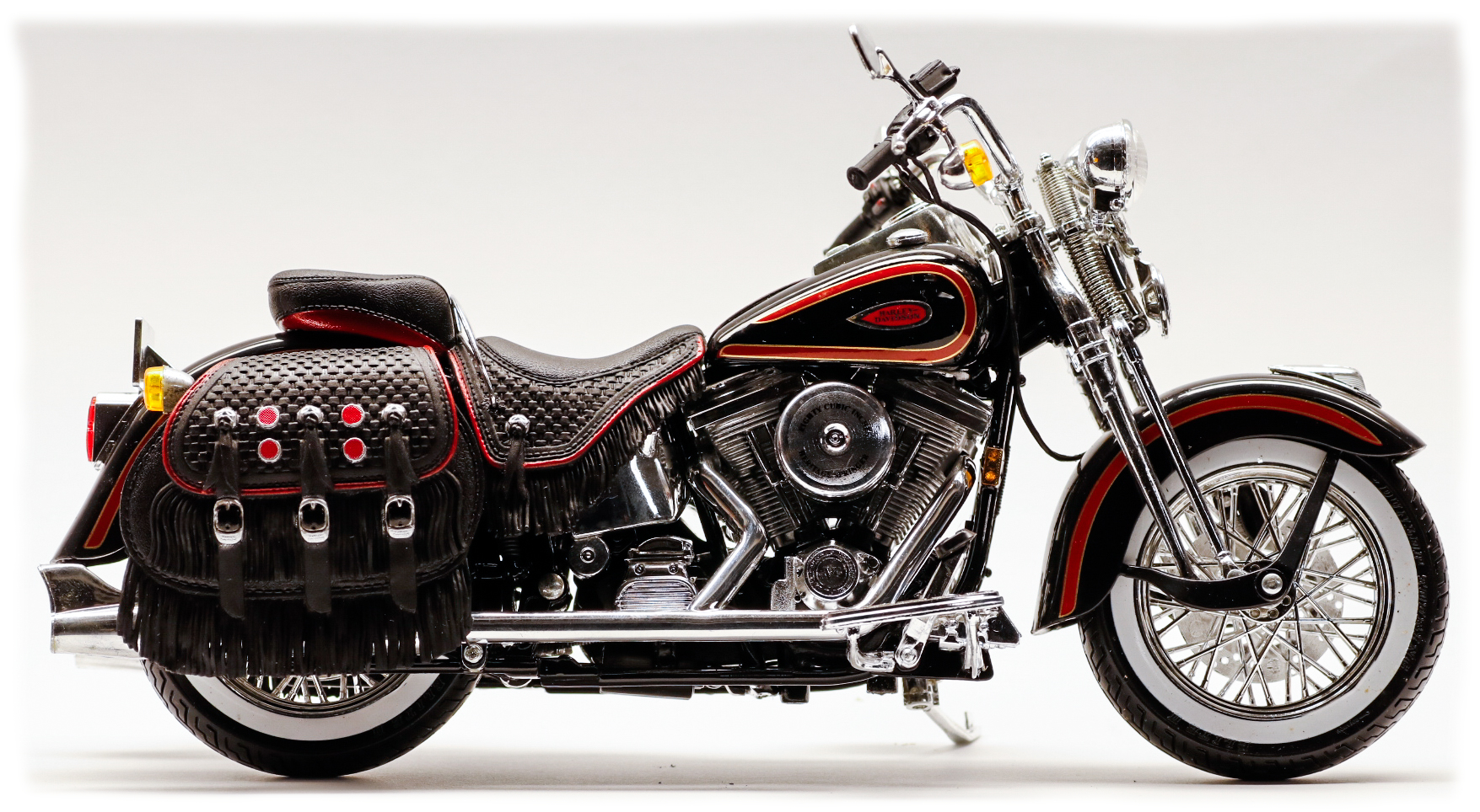 Maisto Harley Davidson FLSTS Heritage Springer 1999