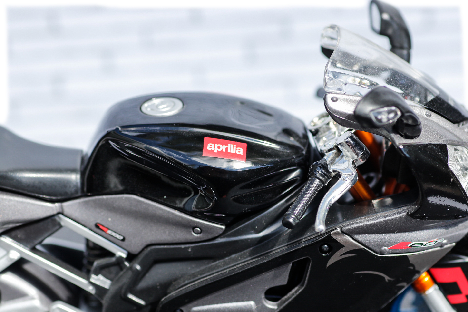 Maisto 1-12 Aprilia RSV1000R