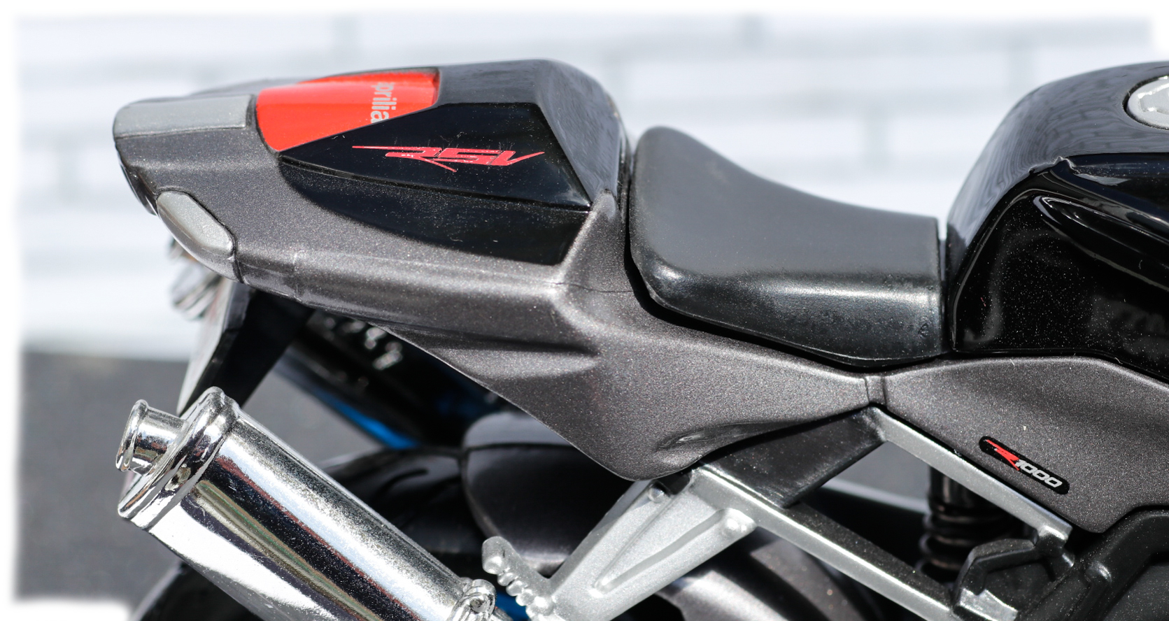 Maisto 1-12 Aprilia RSV1000R