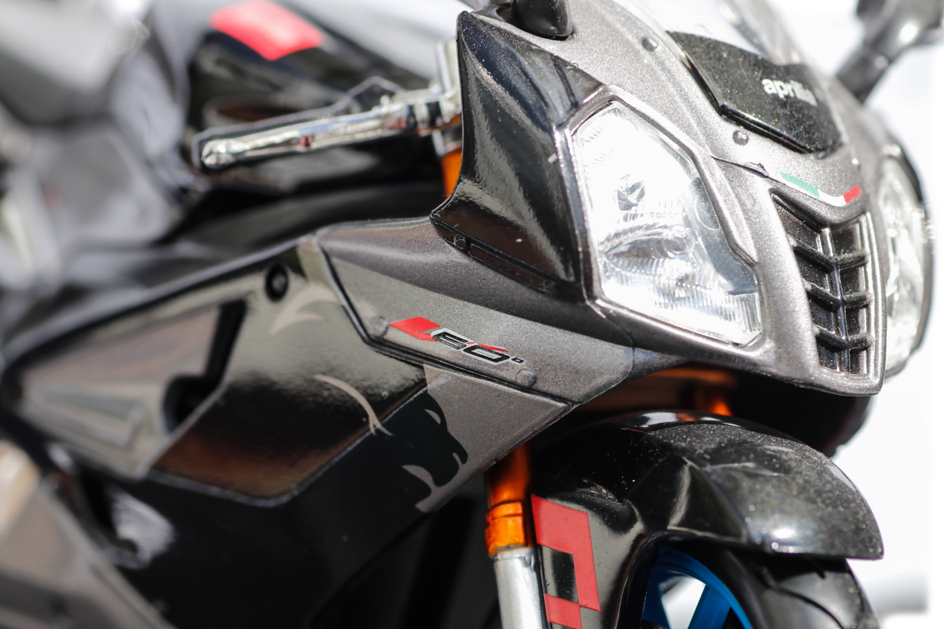 Maisto 1-12 Aprilia RSV1000R