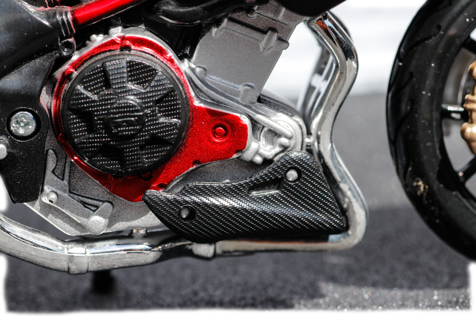 Maisto 1-12 Benelli TNT Titanium