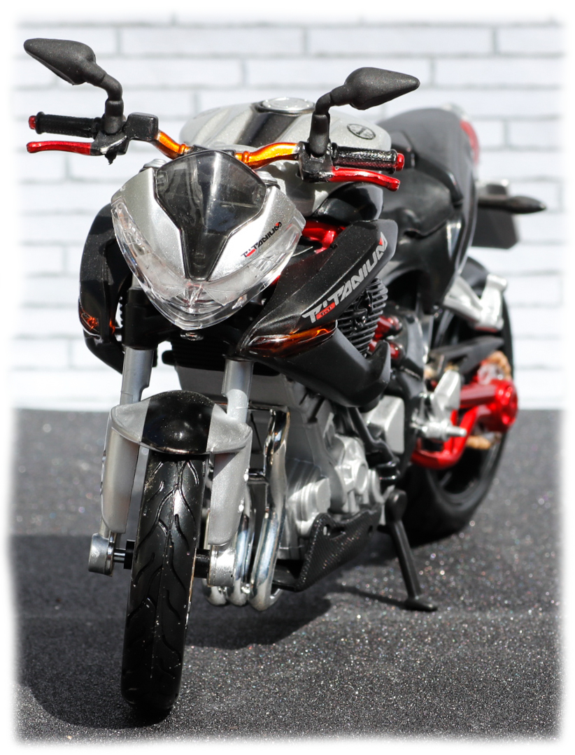 Maisto 1-12 Benelli TNT Titanium